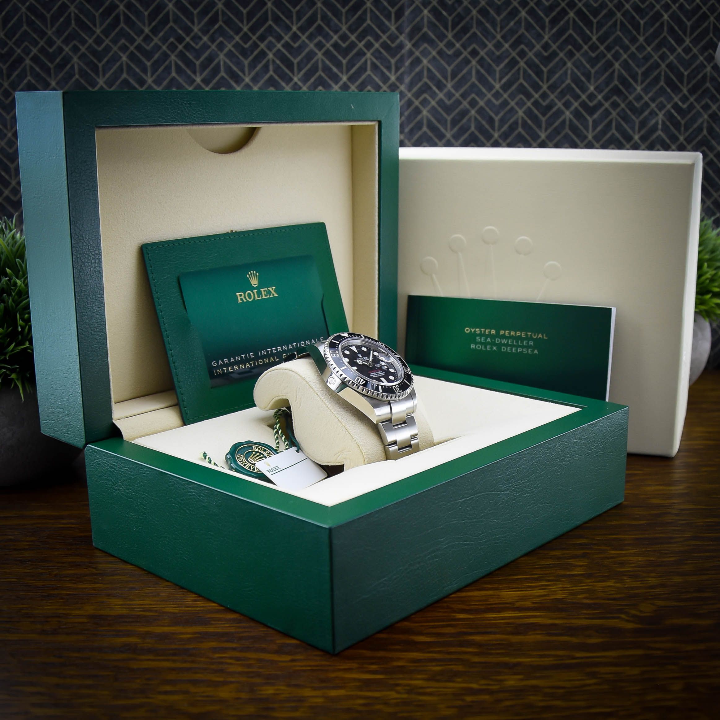 Rolex Sea-Dweller 126600 Thumbnail 5