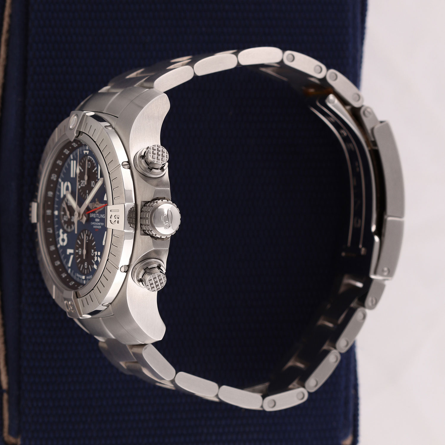 Breitling Avenger Chronograph 45 A24315 Thumbnail 3