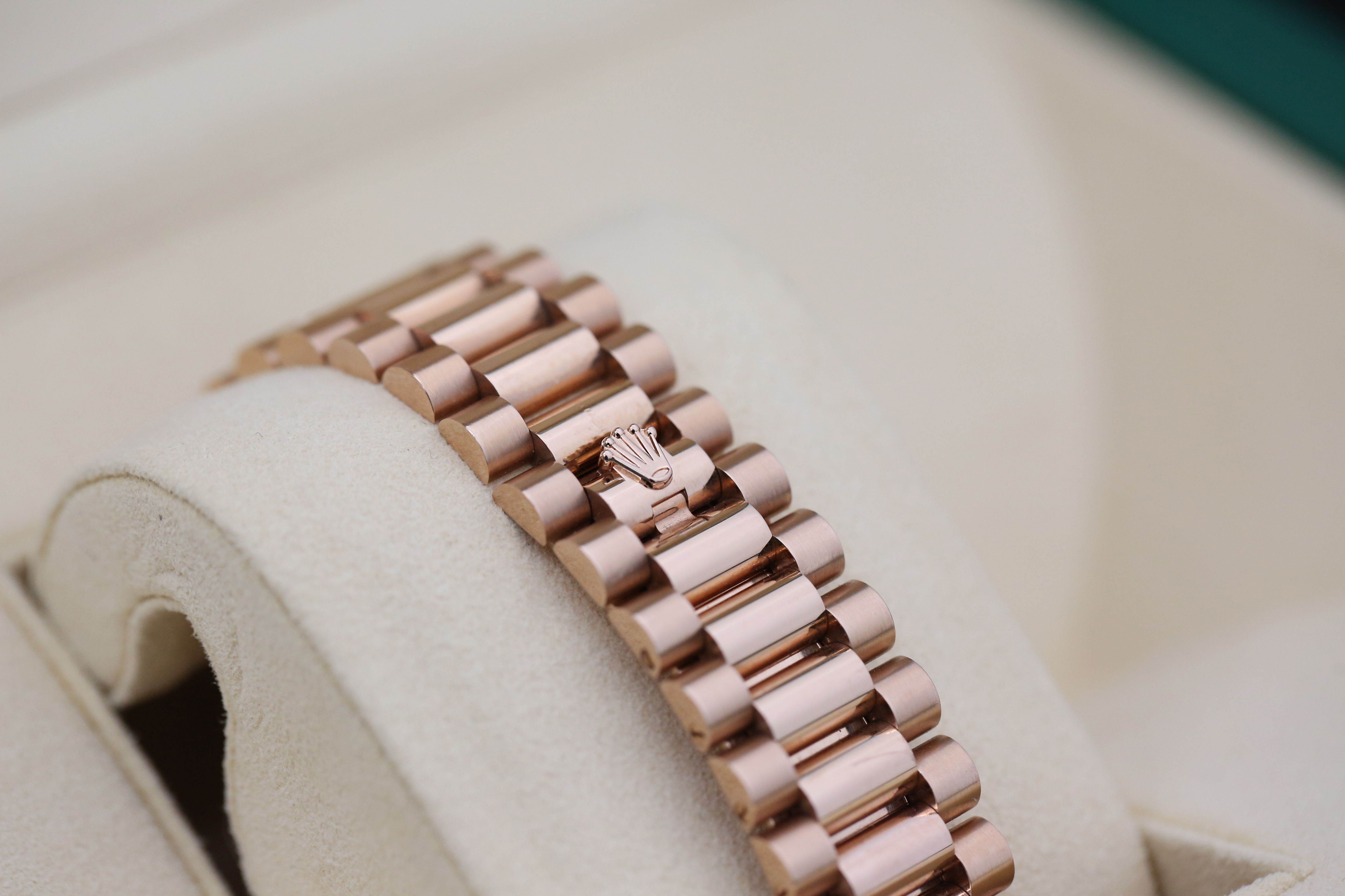 Rolex Day-Date 40 228345 RBR Thumbnail 3