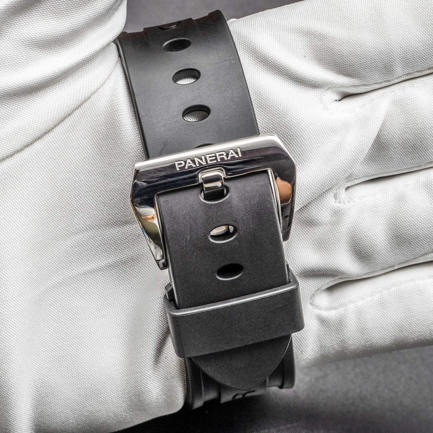 Panerai Luminor Base PAM00560 Thumbnail 3