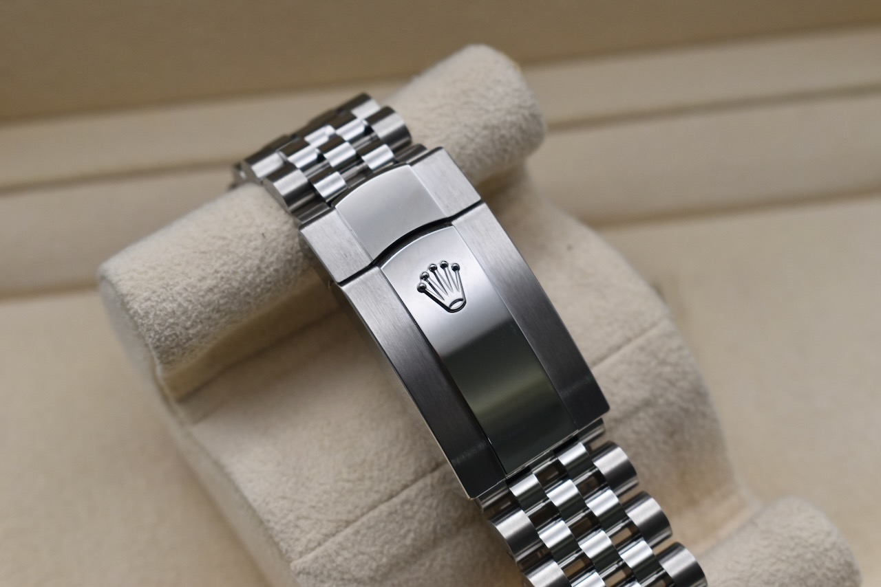 Rolex Datejust 126200 Thumbnail 3