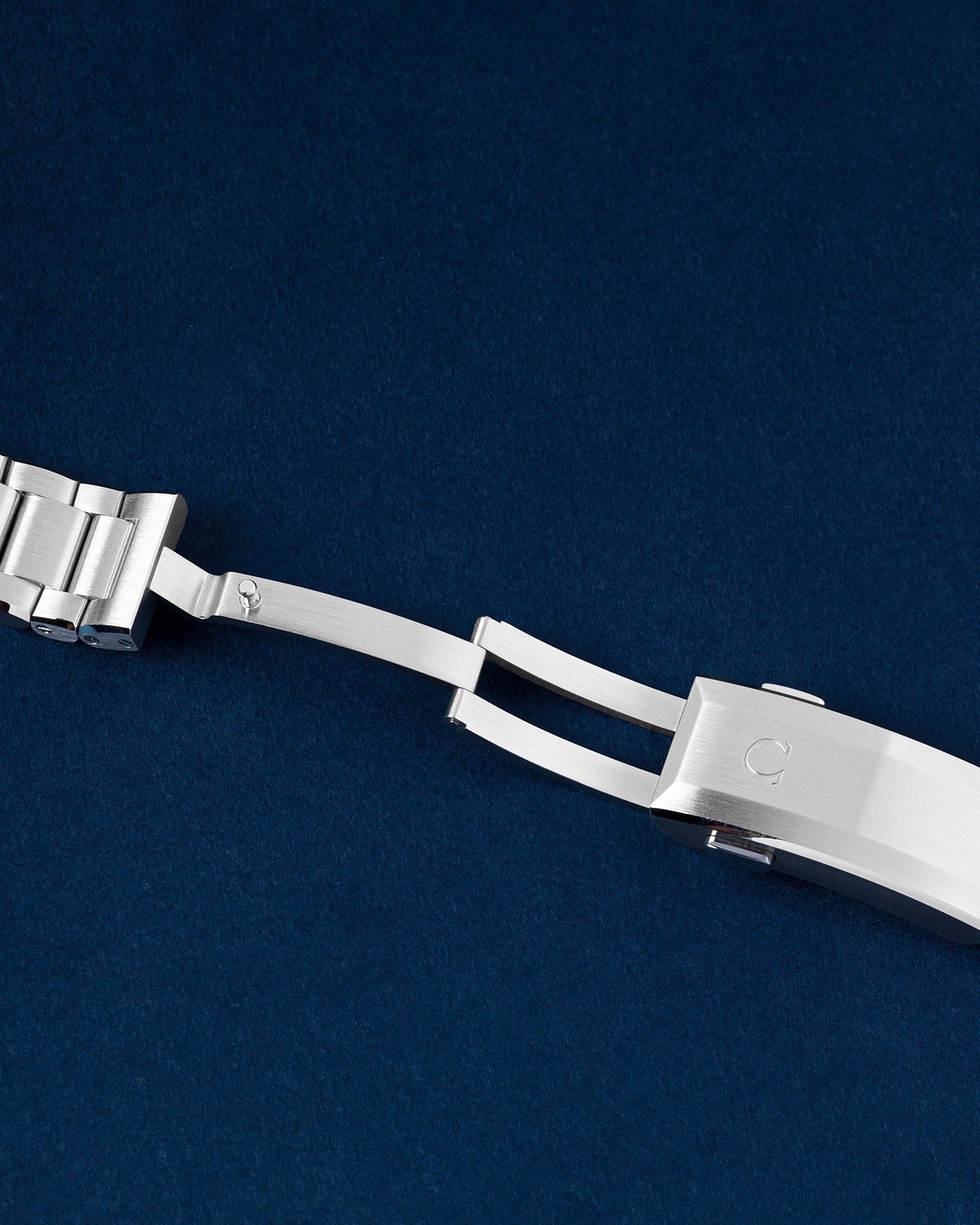 Omega Planet Ocean 215.30.46.21.03.001 Thumbnail 4