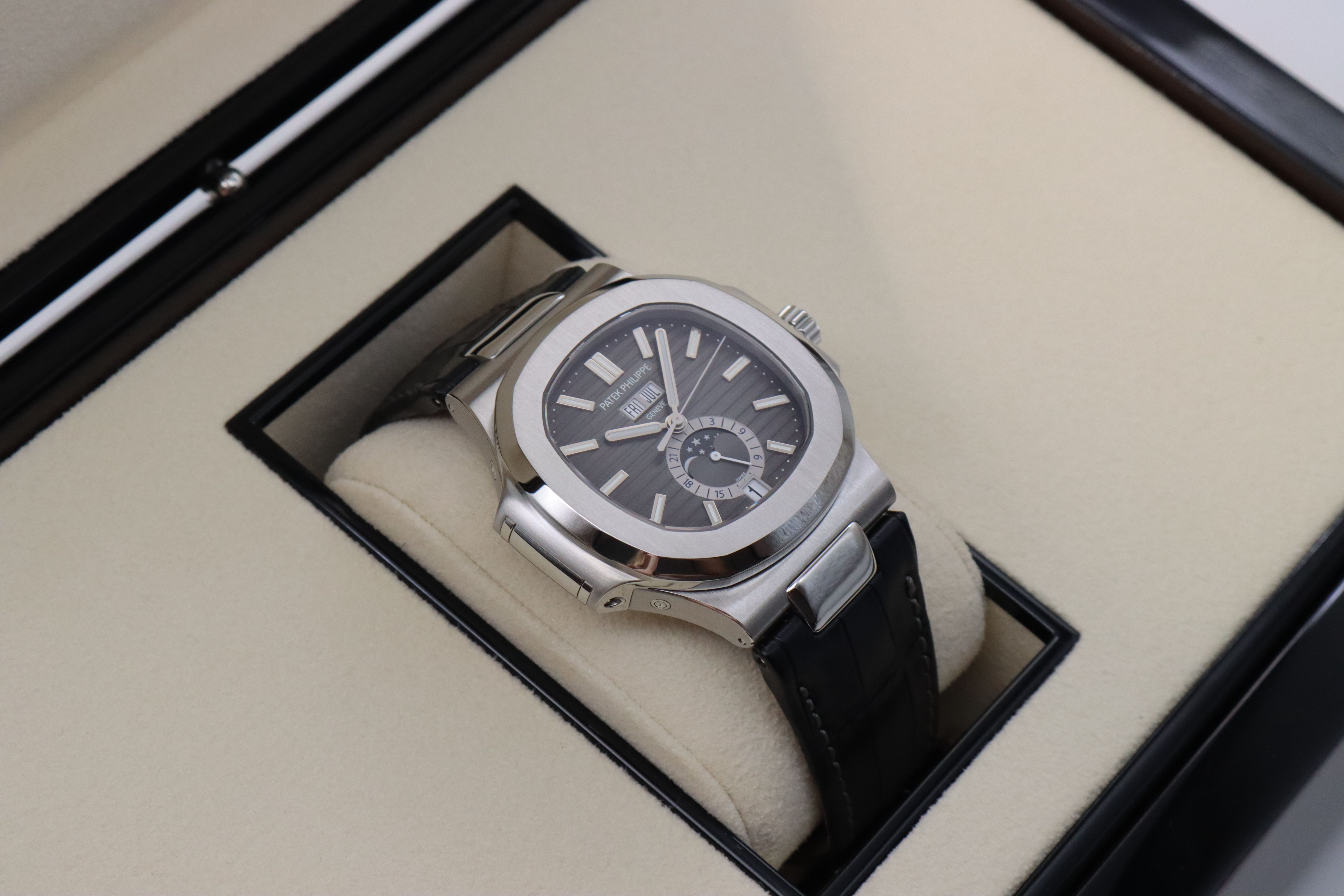 Patek Philippe Nautilus 5726A-001 Thumbnail 6