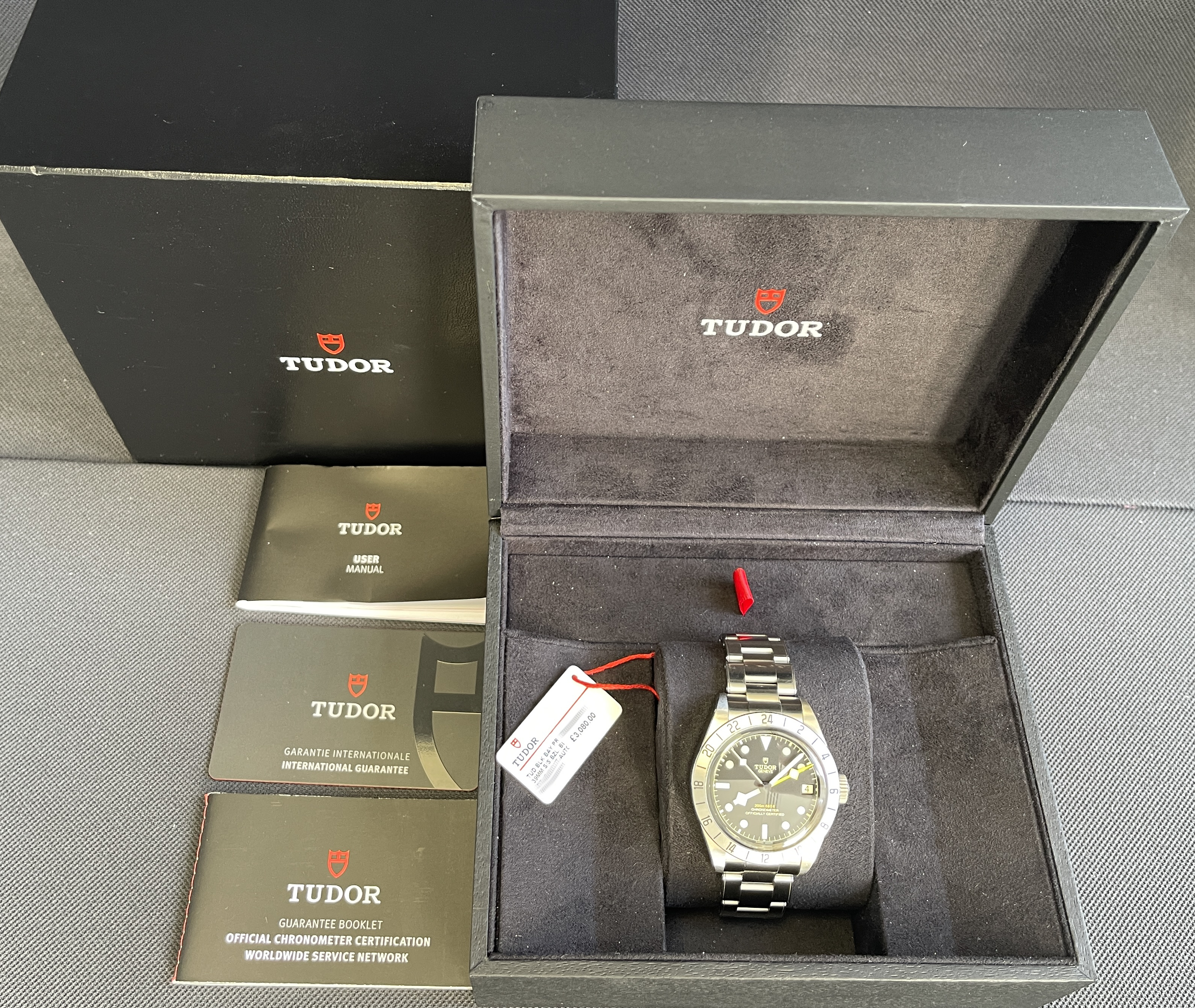 Tudor Black Bay Pro M79470-0001 Thumbnail 5