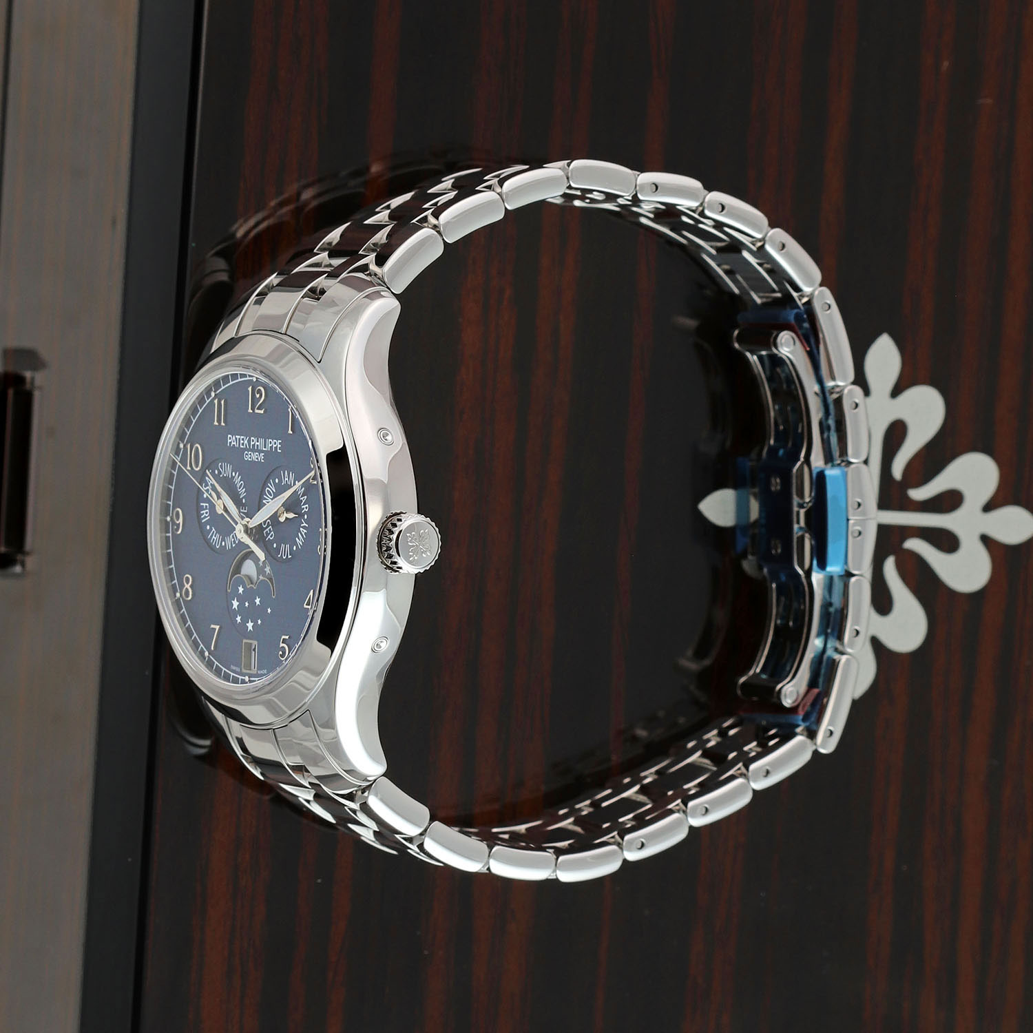 Patek Philippe Complications 4947/1A-001 Thumbnail 3