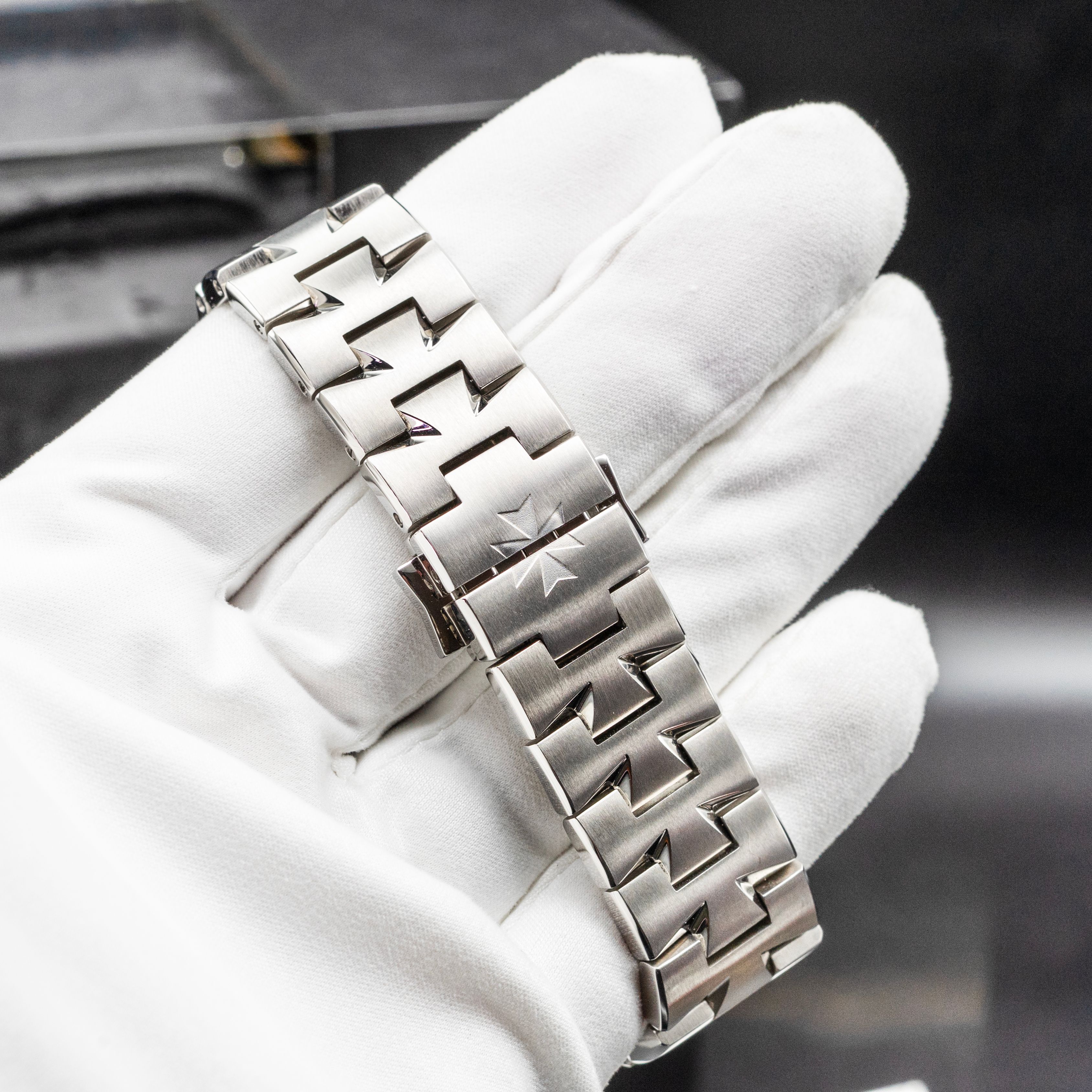 Vacheron Constantin Overseas 47040/B01A-9093 Thumbnail 3