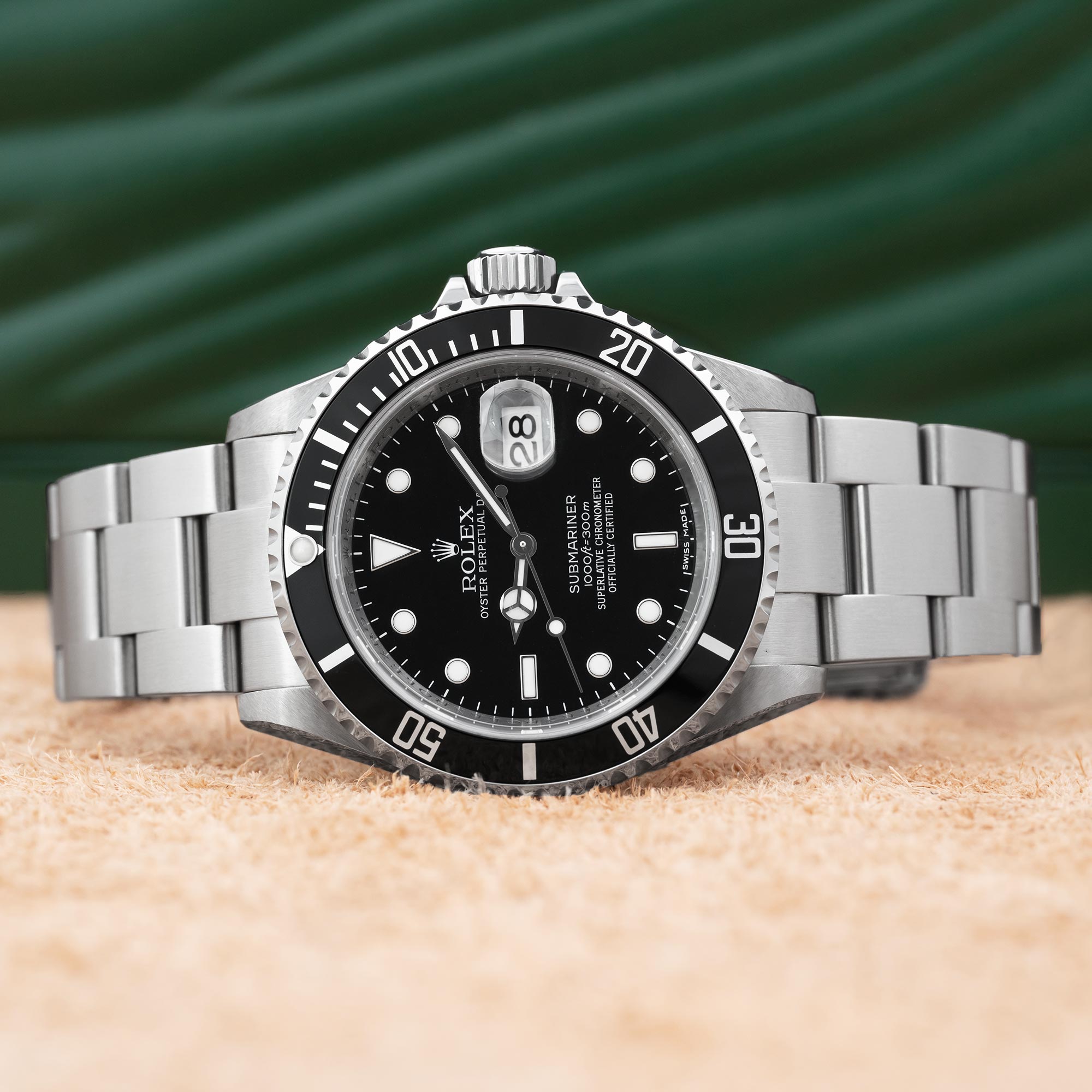 Rolex Submariner 16610 Thumbnail 2