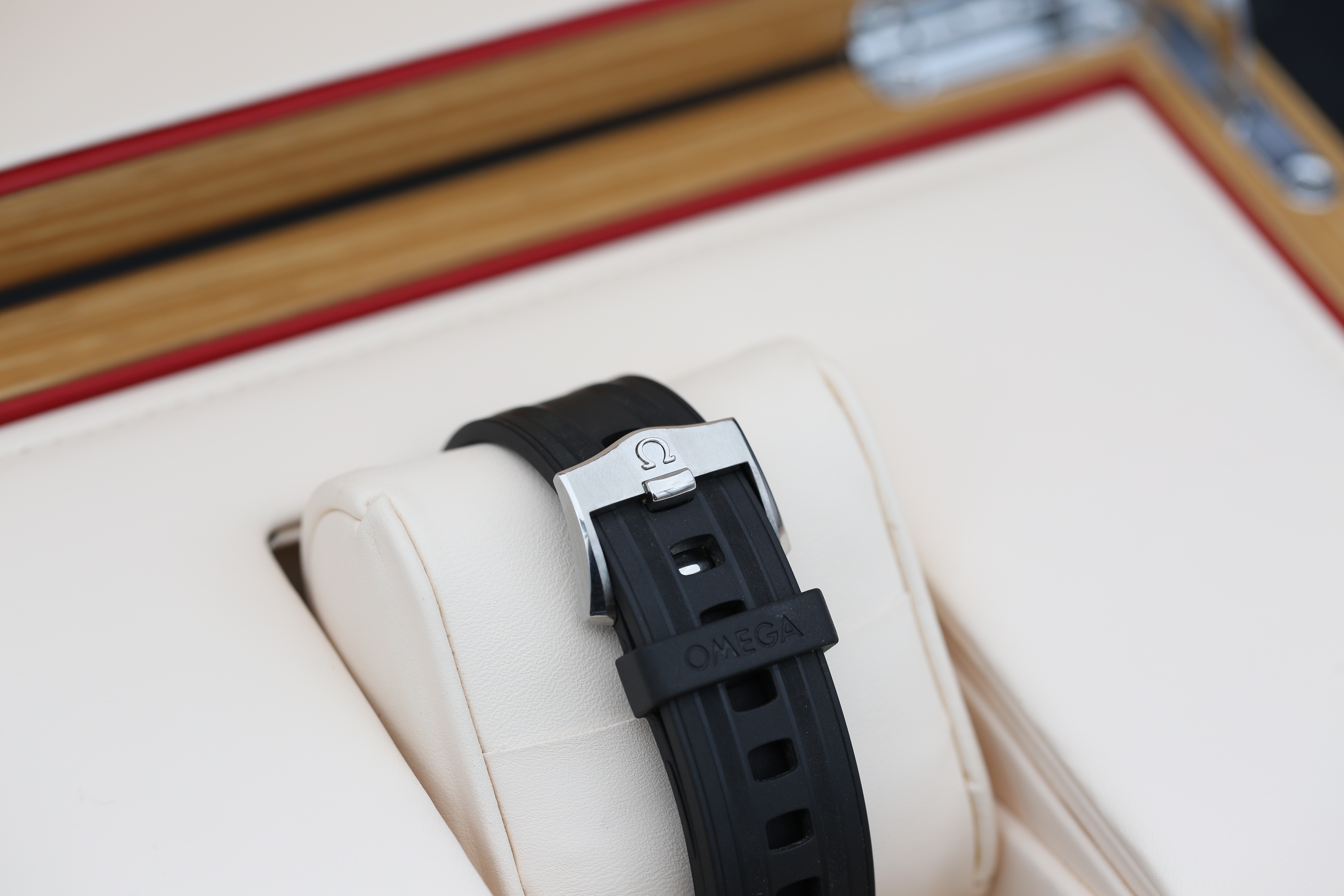 Omega Seamaster Diver 300m 210.32.42.20.01.001 Thumbnail 3