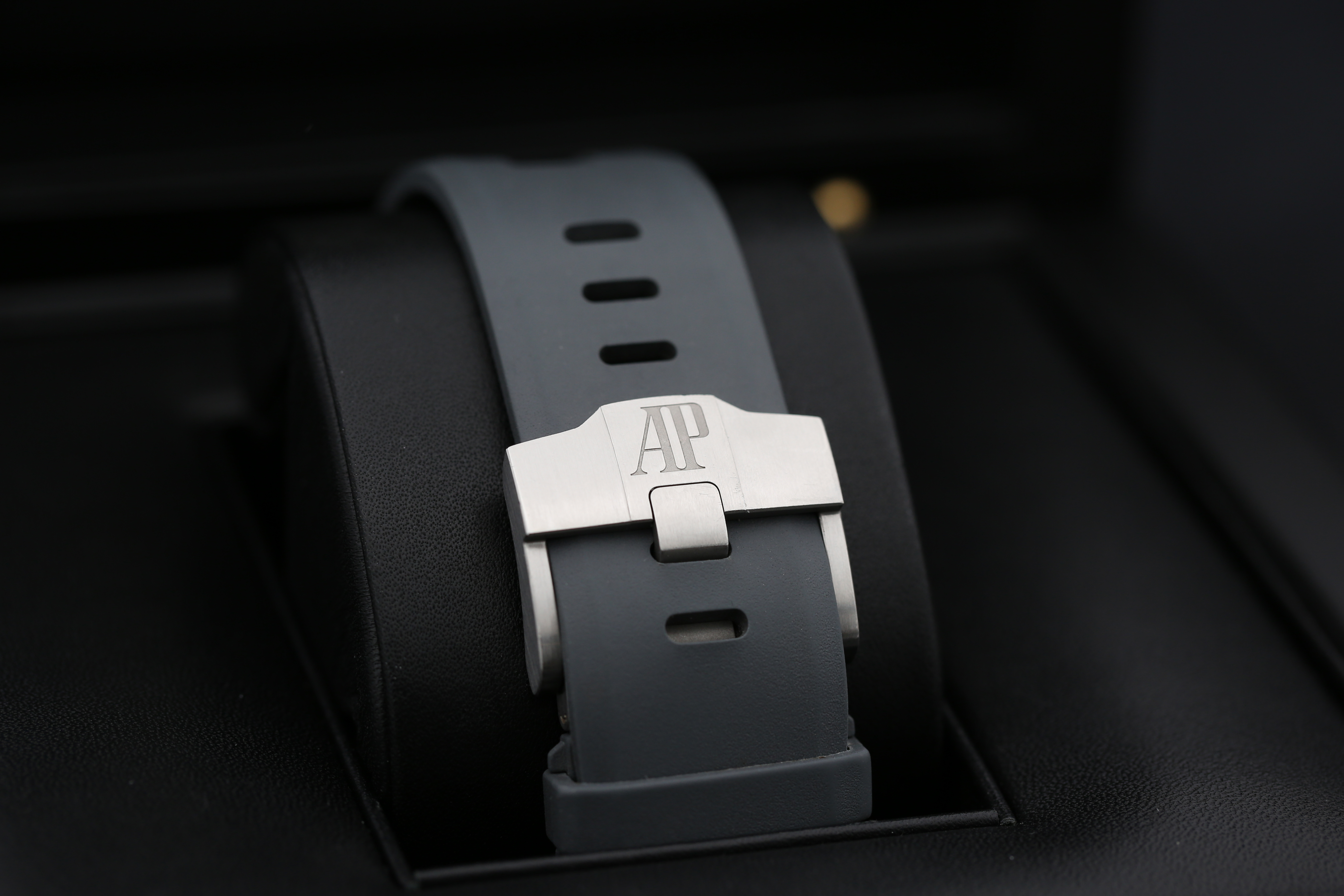 Audemars Piguet Royal Oak Offshore 15720ST.OO.A009CA.01 Thumbnail 3