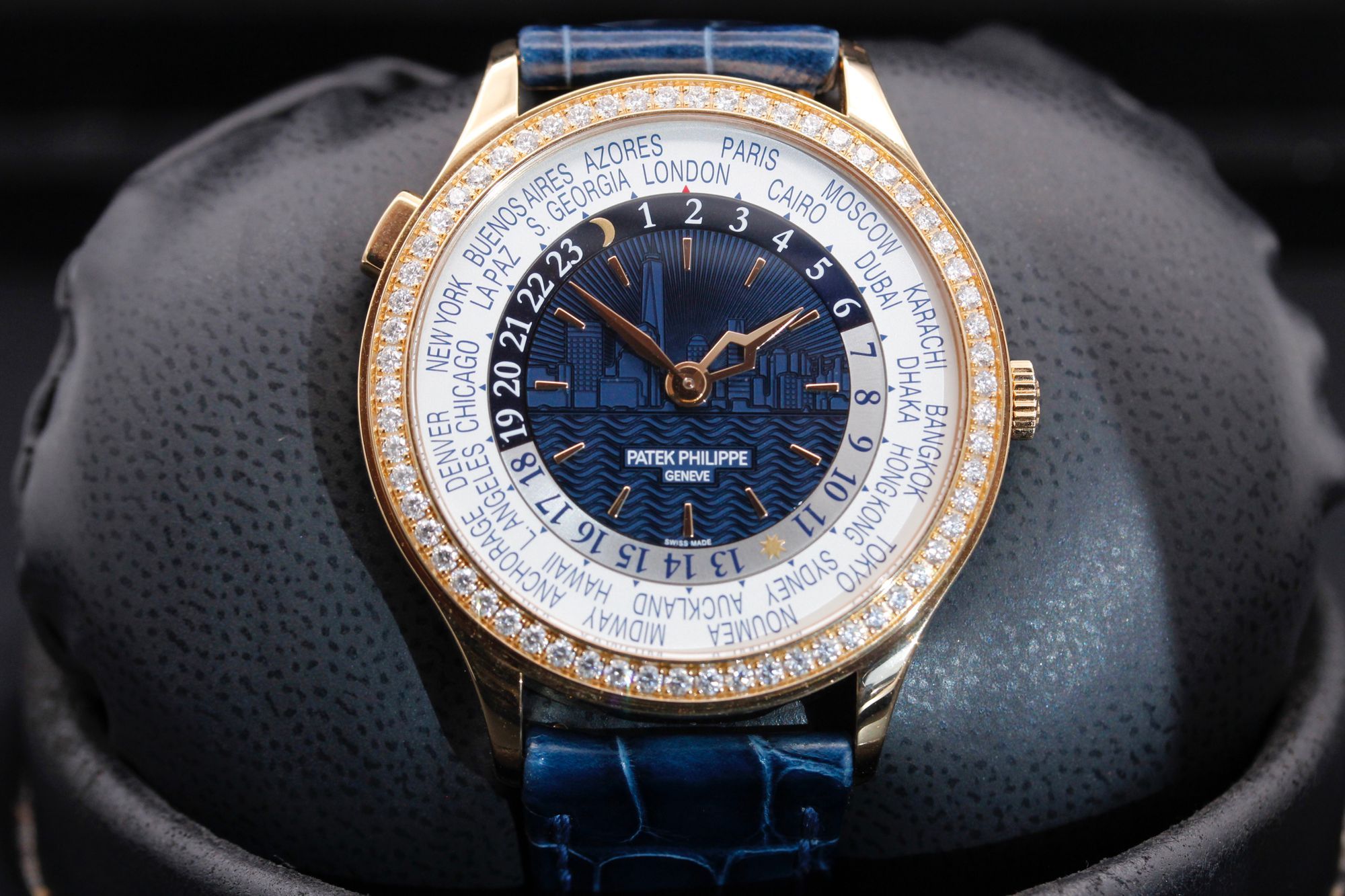 Patek Philippe World Time 7130R-012 Thumbnail 1