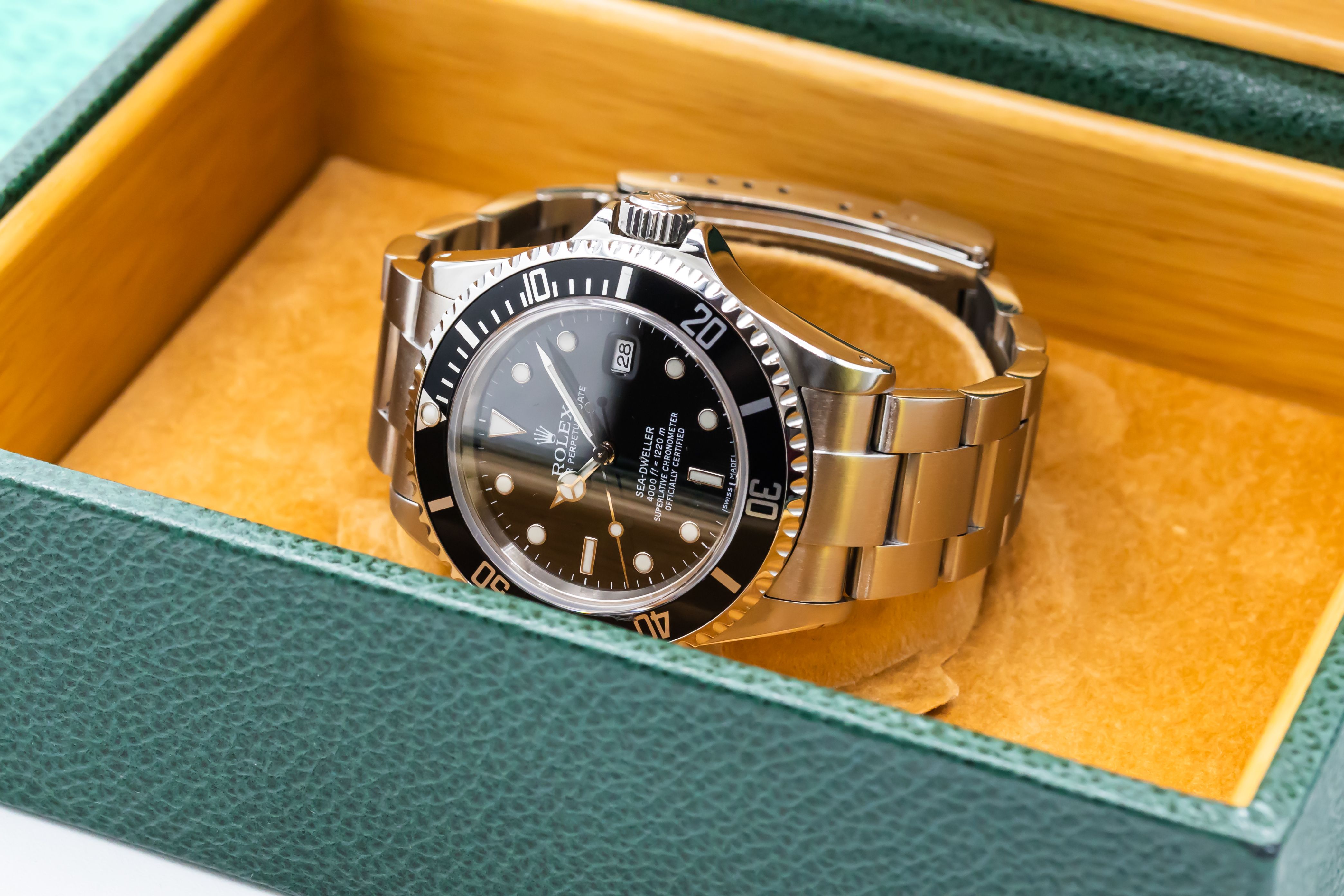 Rolex Sea-Dweller 16600 Thumbnail 5