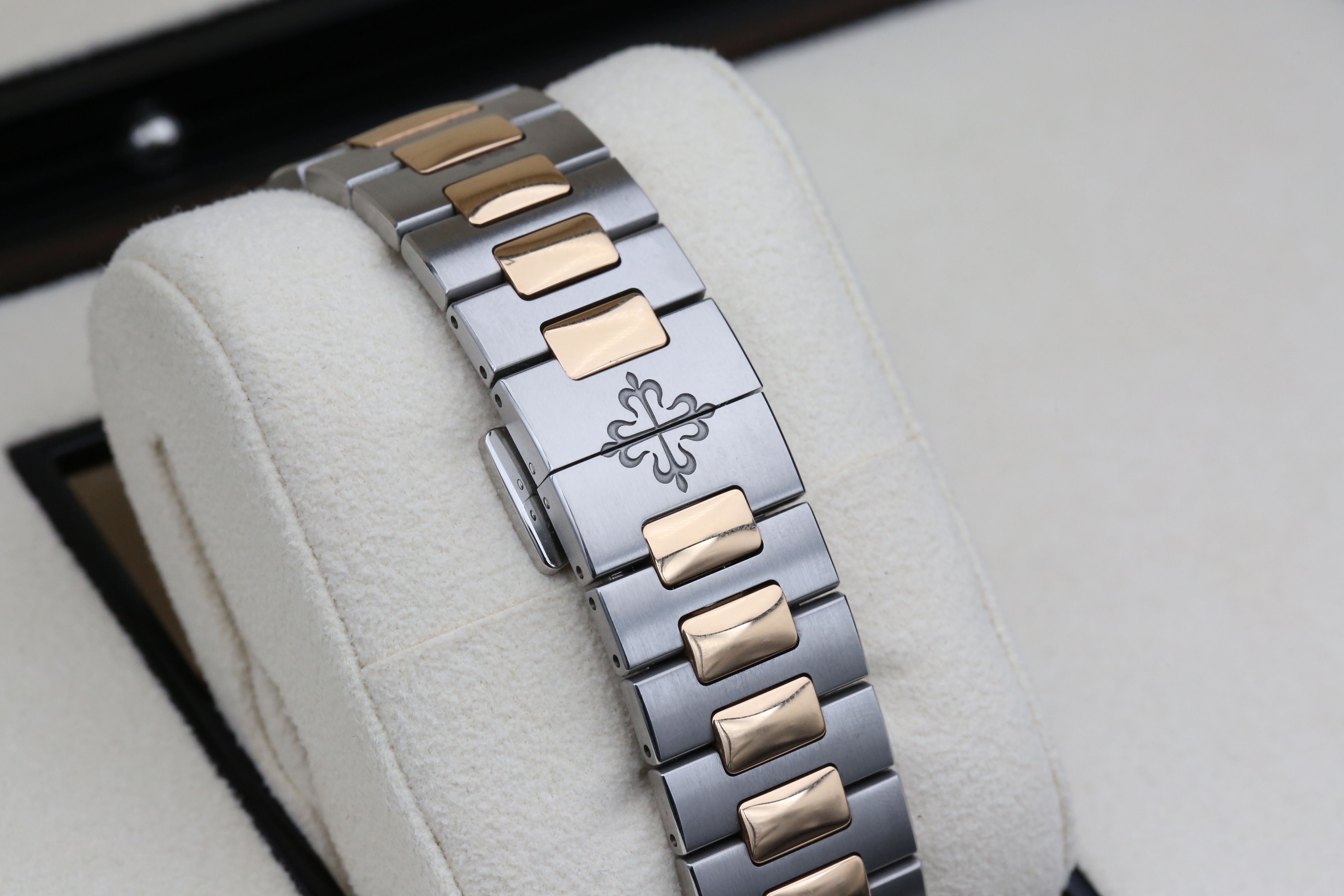 Patek Philippe Nautilus 5980/1AR-001 Thumbnail 3