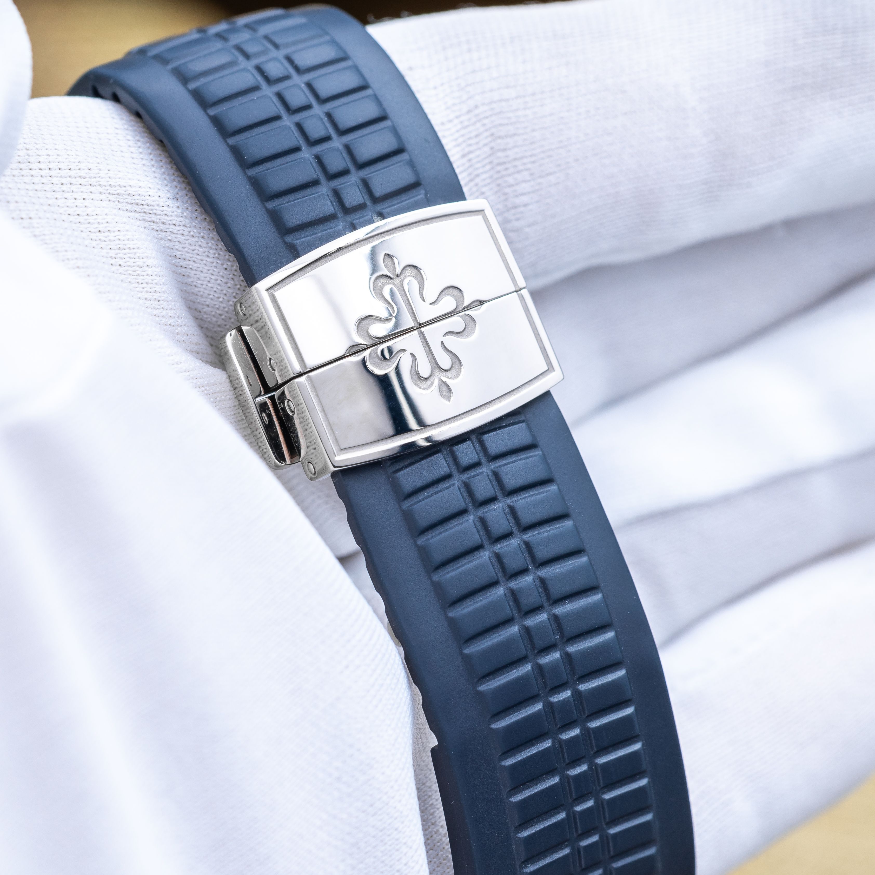 Patek Philippe Aquanaut 5168G-001 Thumbnail 3