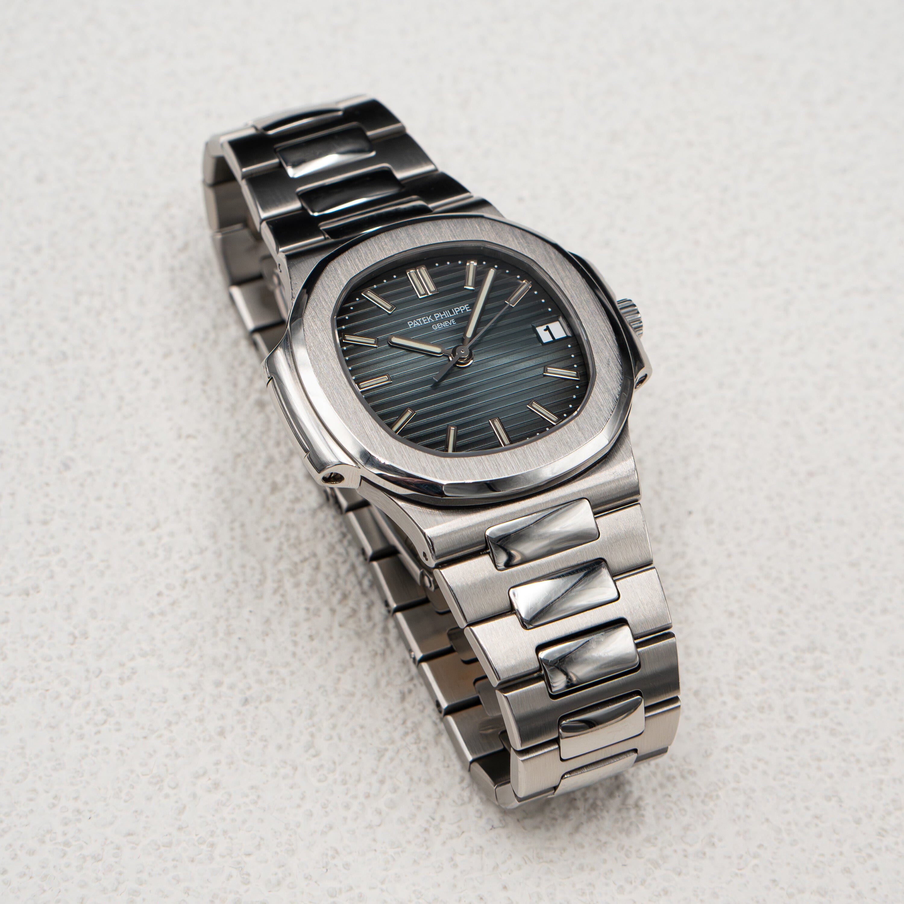 Patek Philippe Nautilus 5800/1A-001 Thumbnail 2
