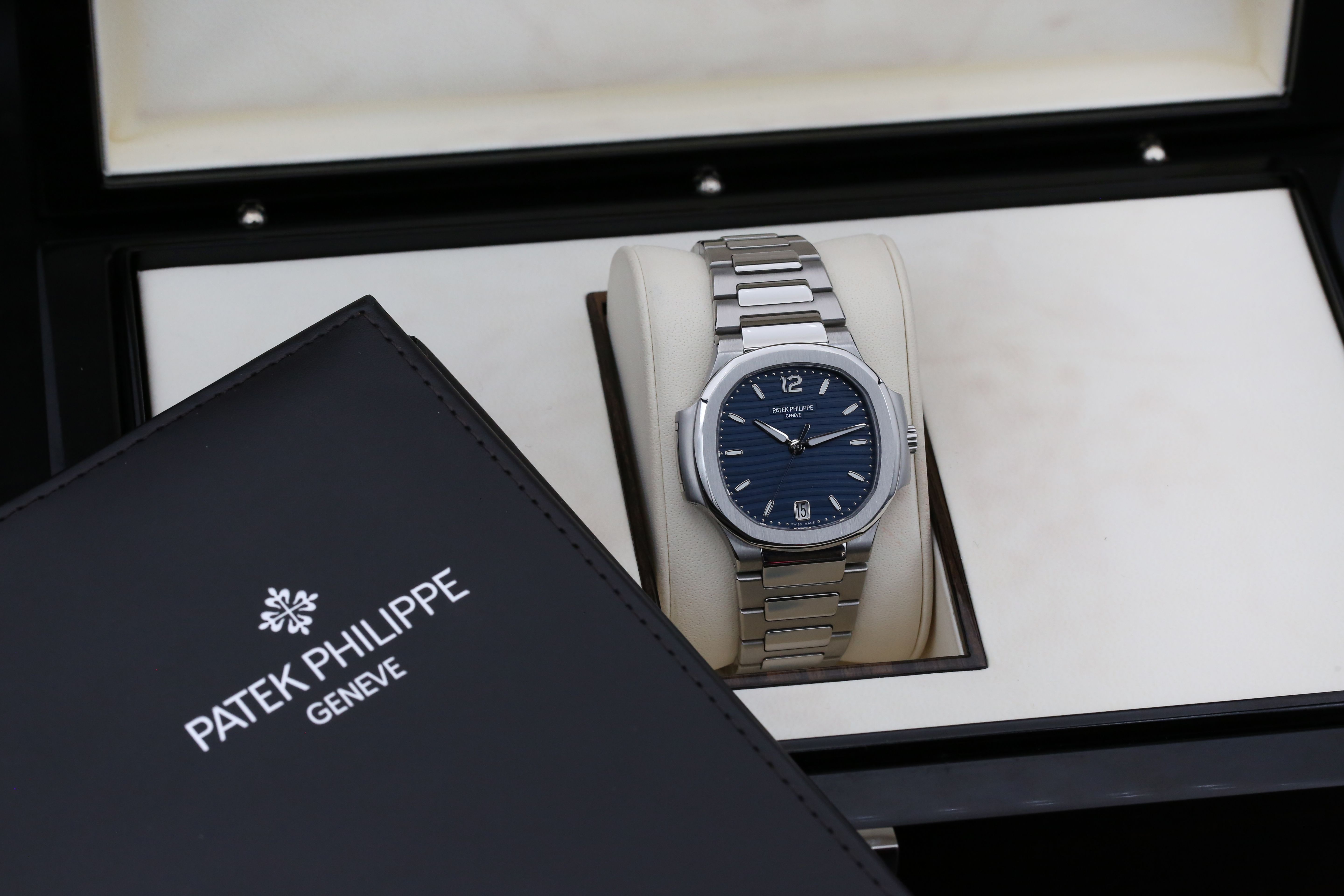 Patek Philippe Nautilus 7118/1A-001 Thumbnail 7
