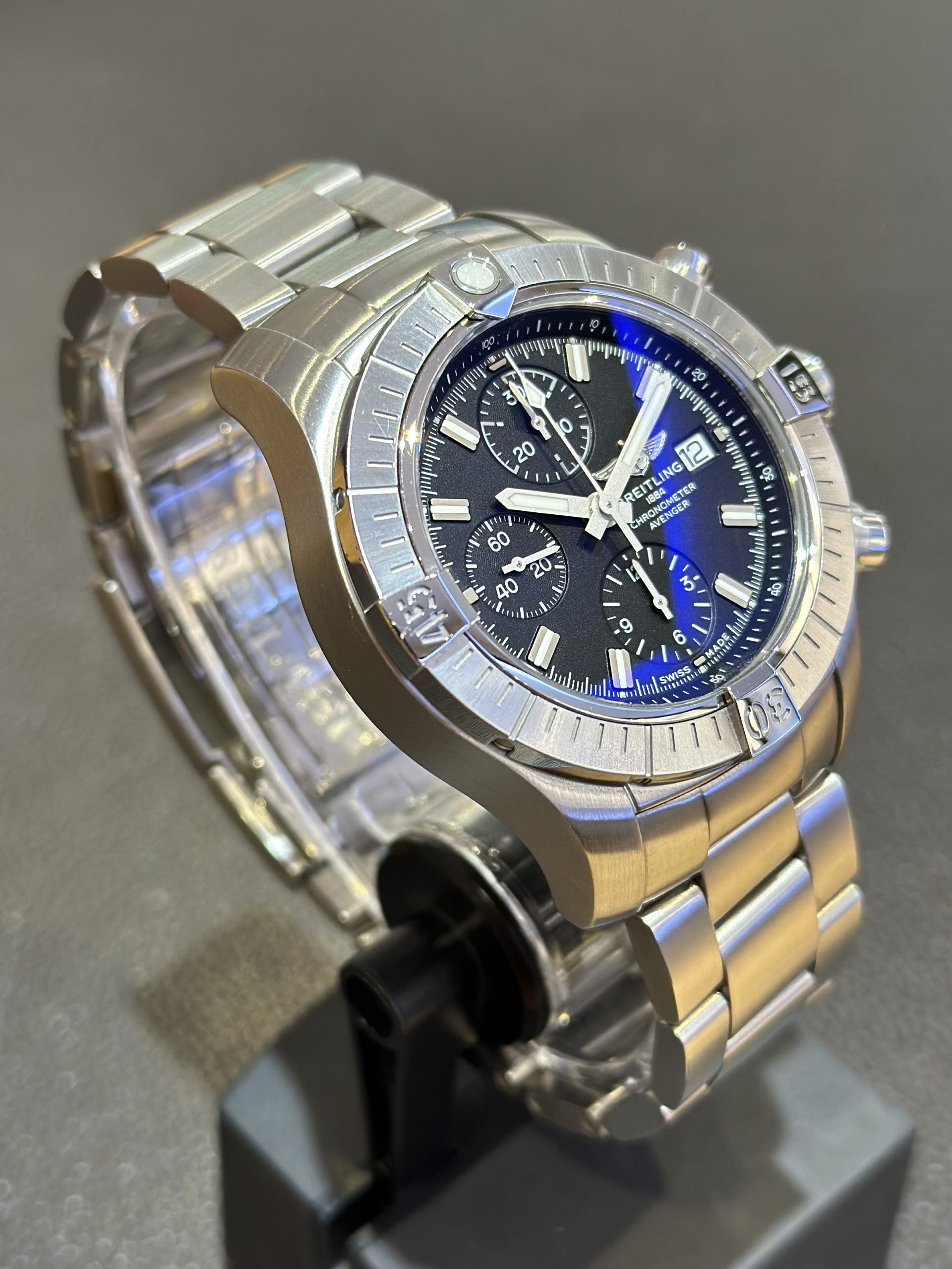 Breitling Avenger Chronograph 43 A13385 Thumbnail 2