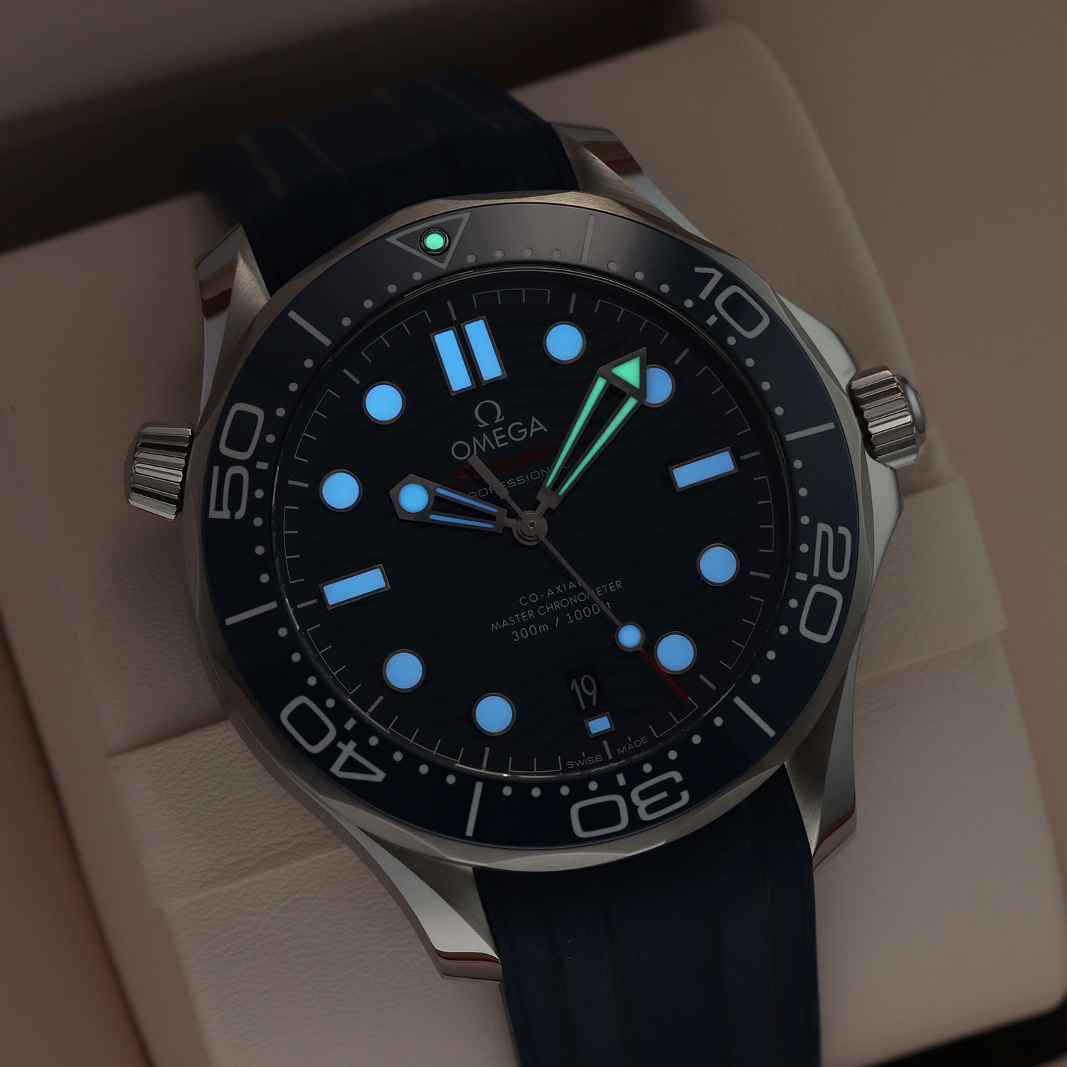 Omega Seamaster Diver 300m 210.32.42.20.03.001 Thumbnail 6