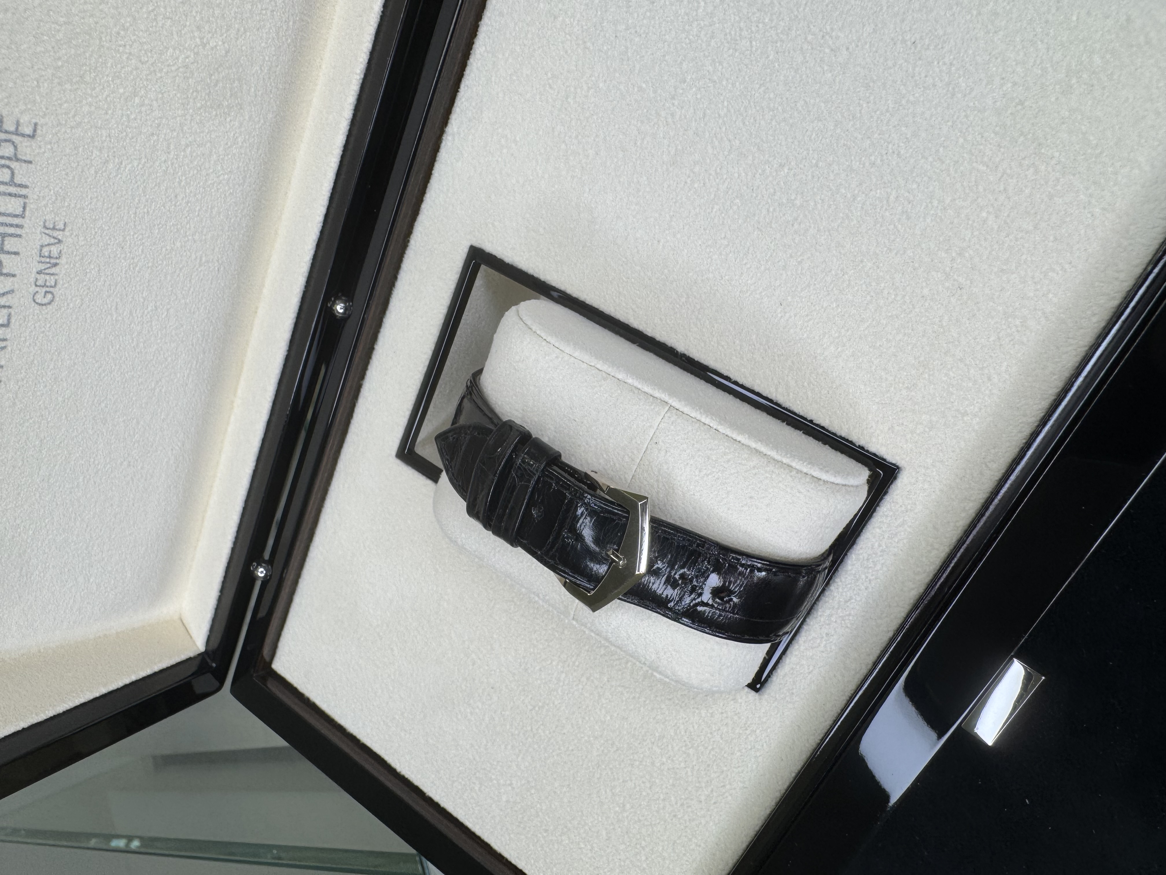 Patek Philippe Calatrava 5227G-010 Thumbnail 3