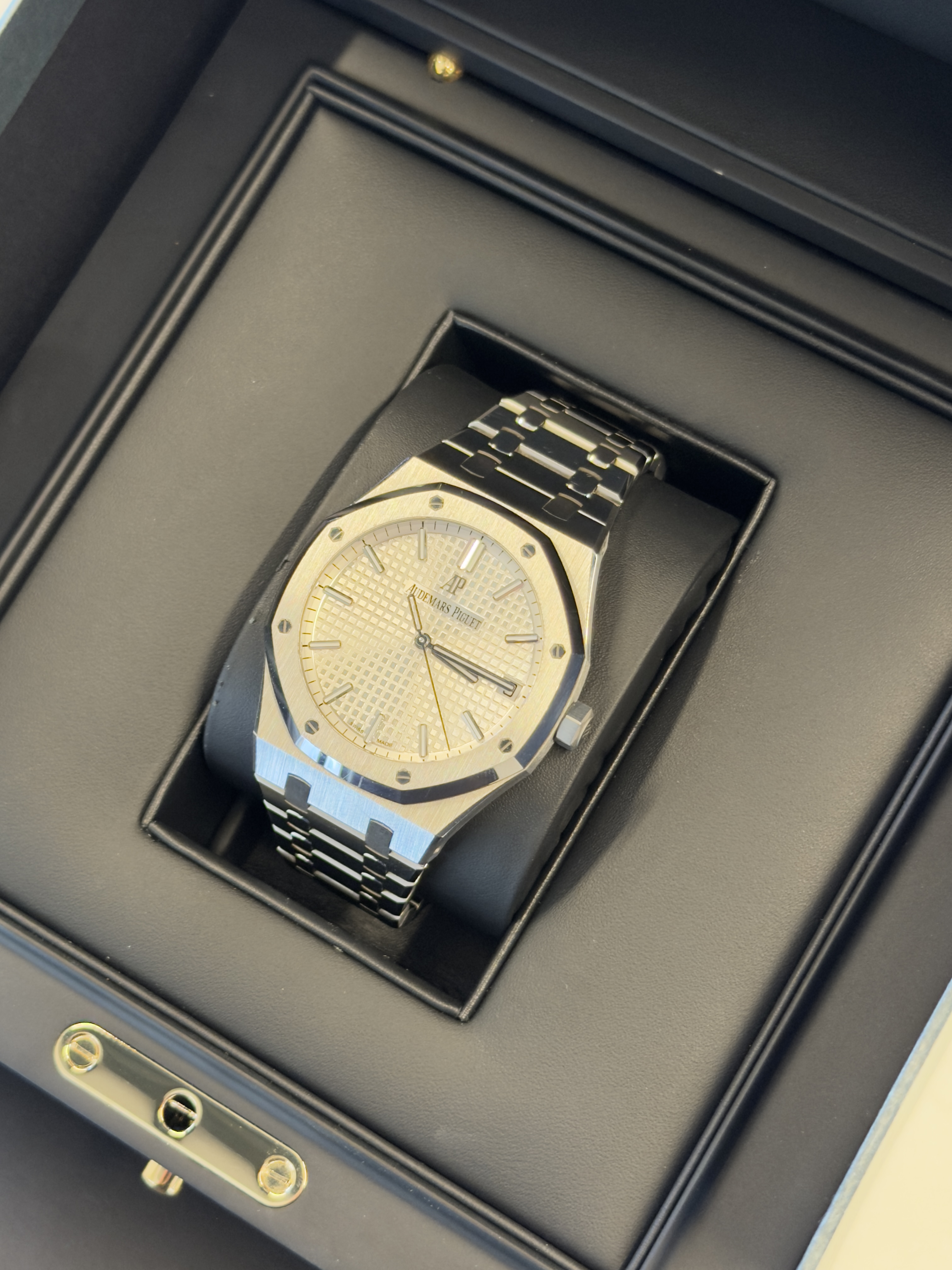 Audemars Piguet Royal Oak 15500ST.OO.1220ST.04 Thumbnail 2