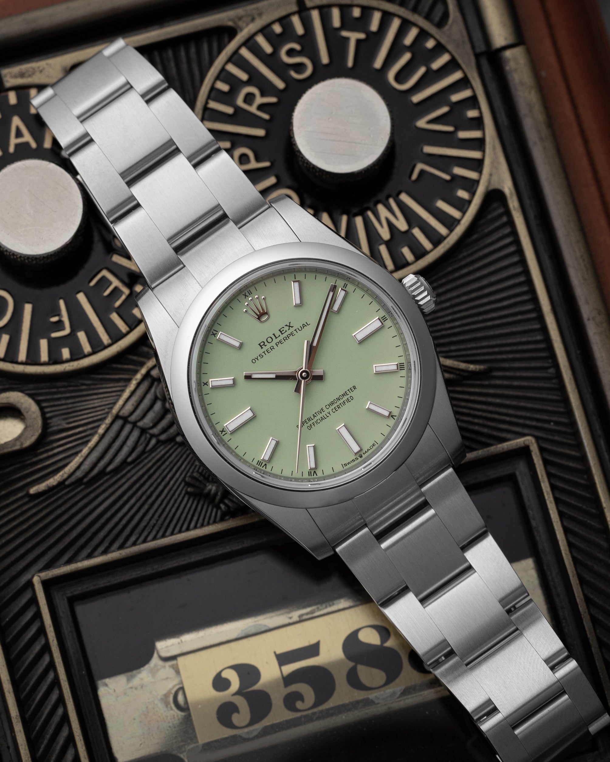 Rolex Oyster Perpetual 124200 Thumbnail 2