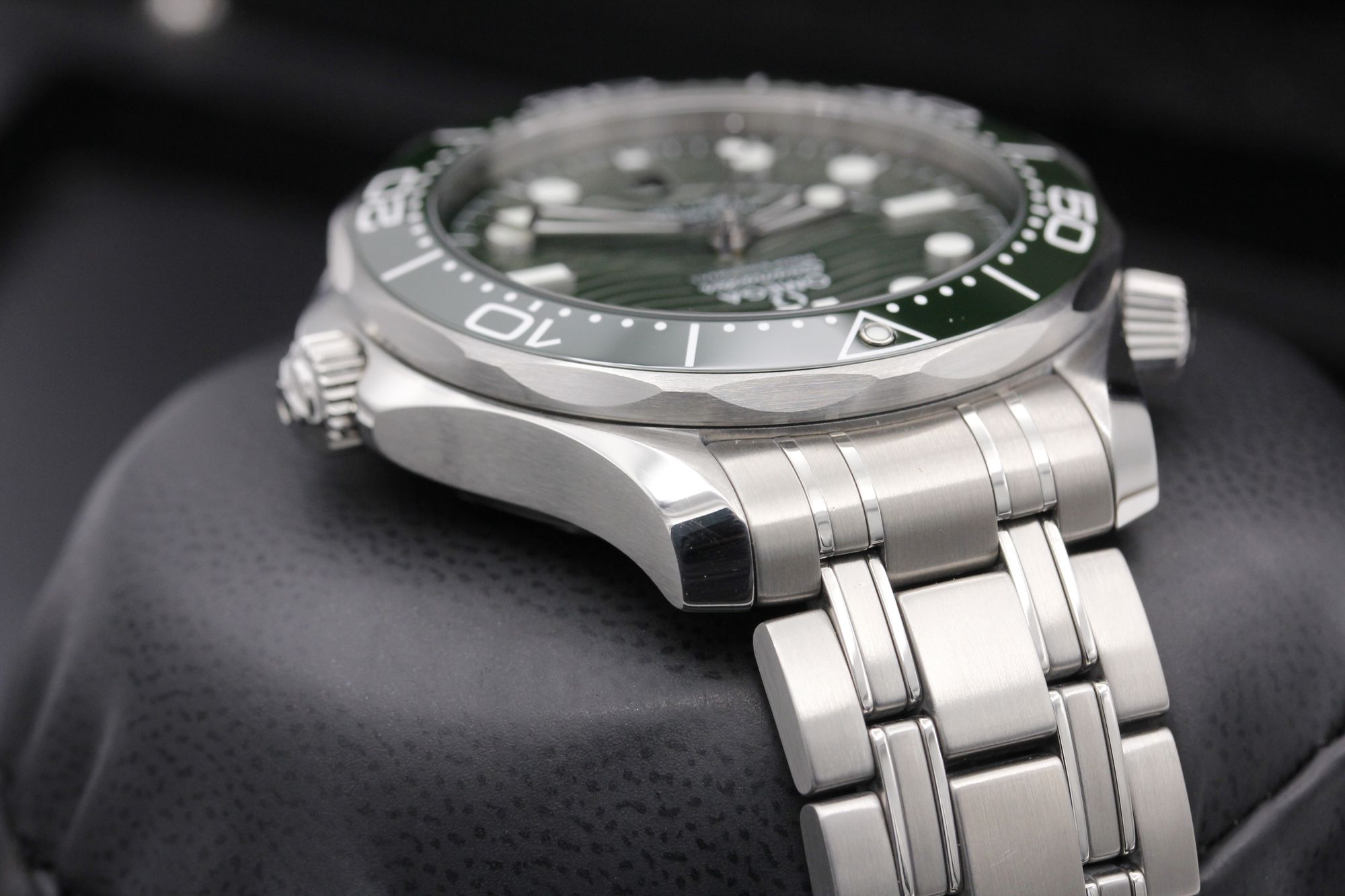 Omega Seamaster Diver 300m 210.30.42.20.10.001 Thumbnail 4