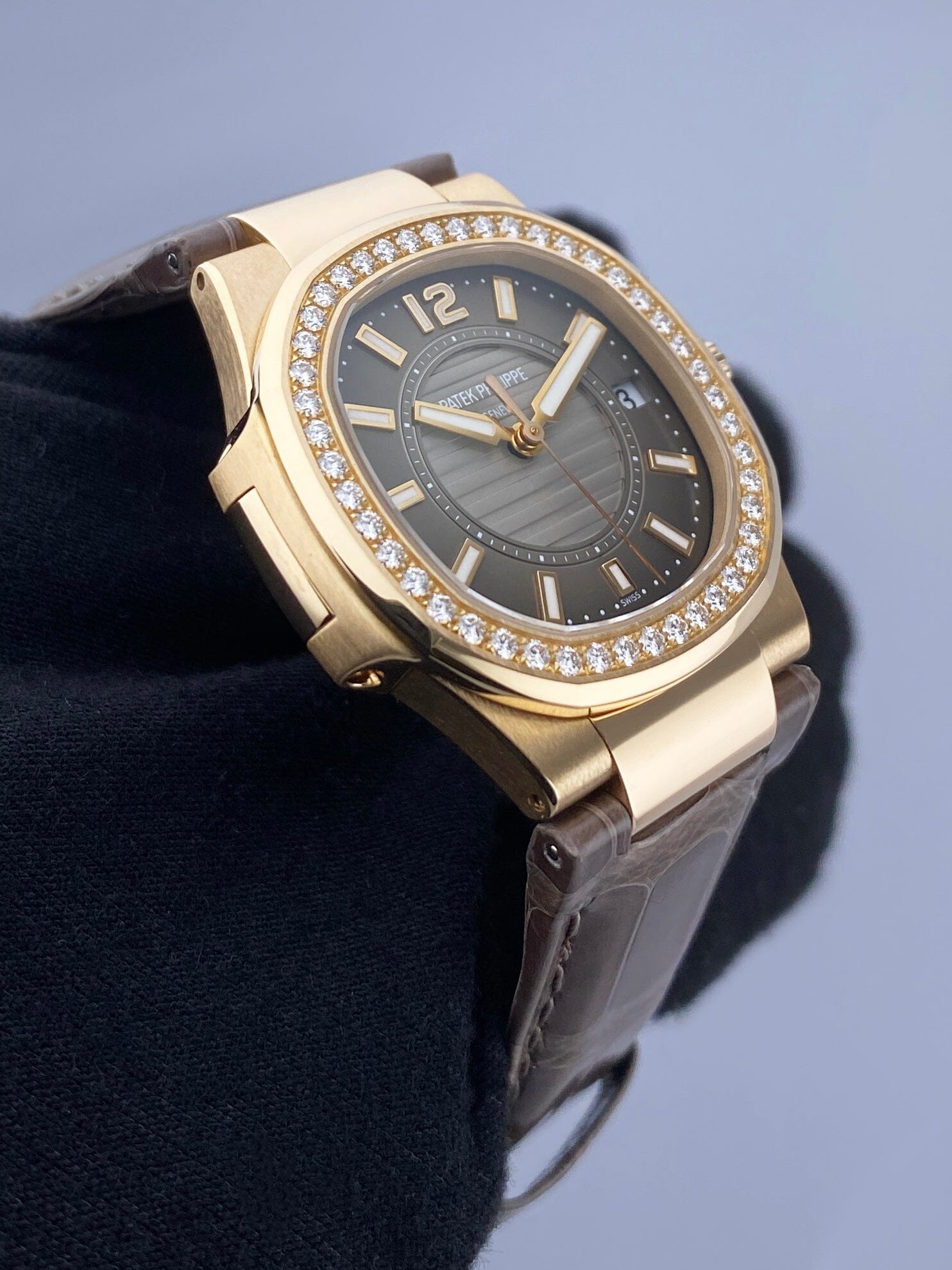 Patek Philippe Nautilus 7010R-010 Thumbnail 3