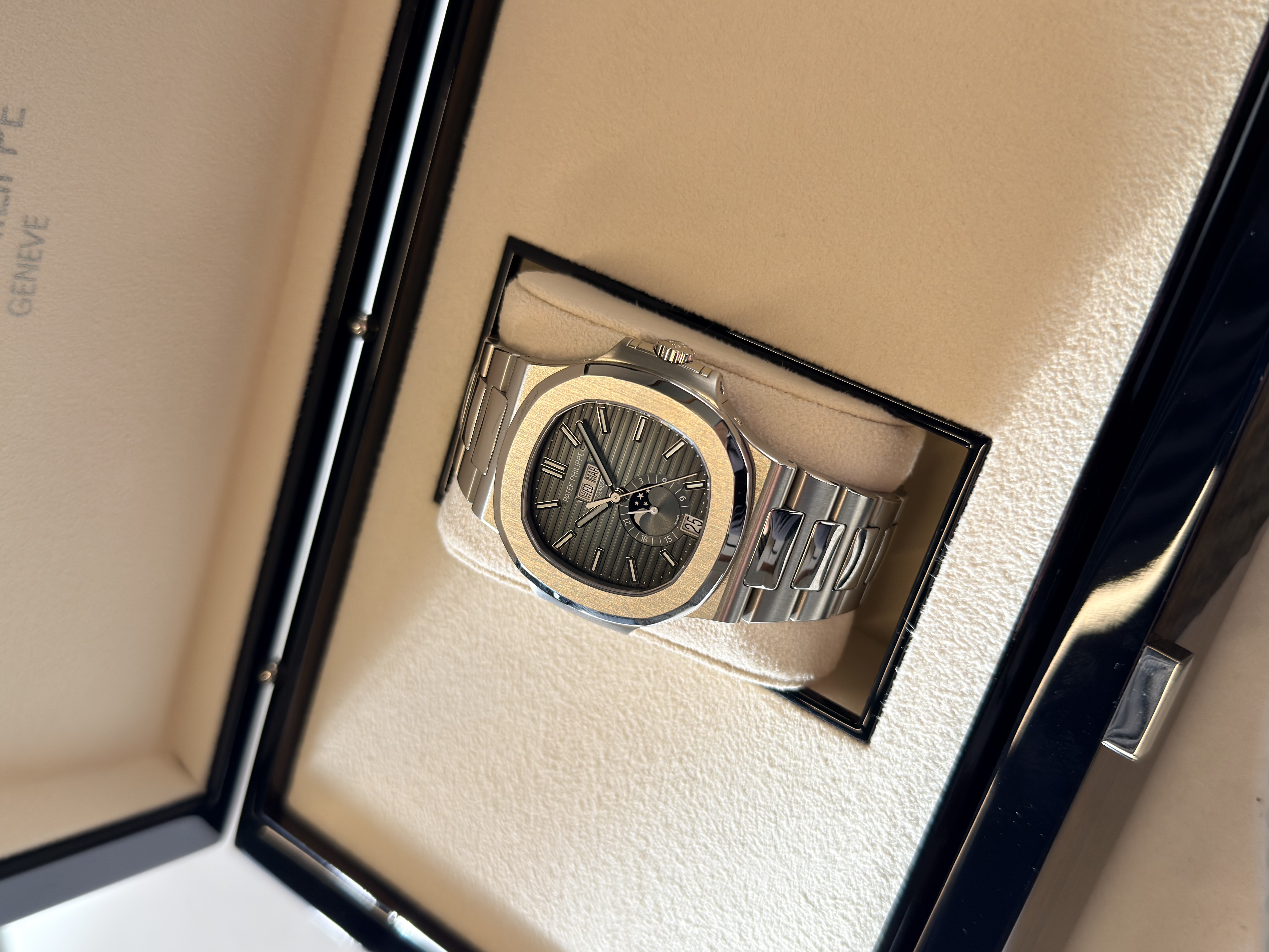 Patek Philippe Nautilus 5726/1A-014 Thumbnail 5