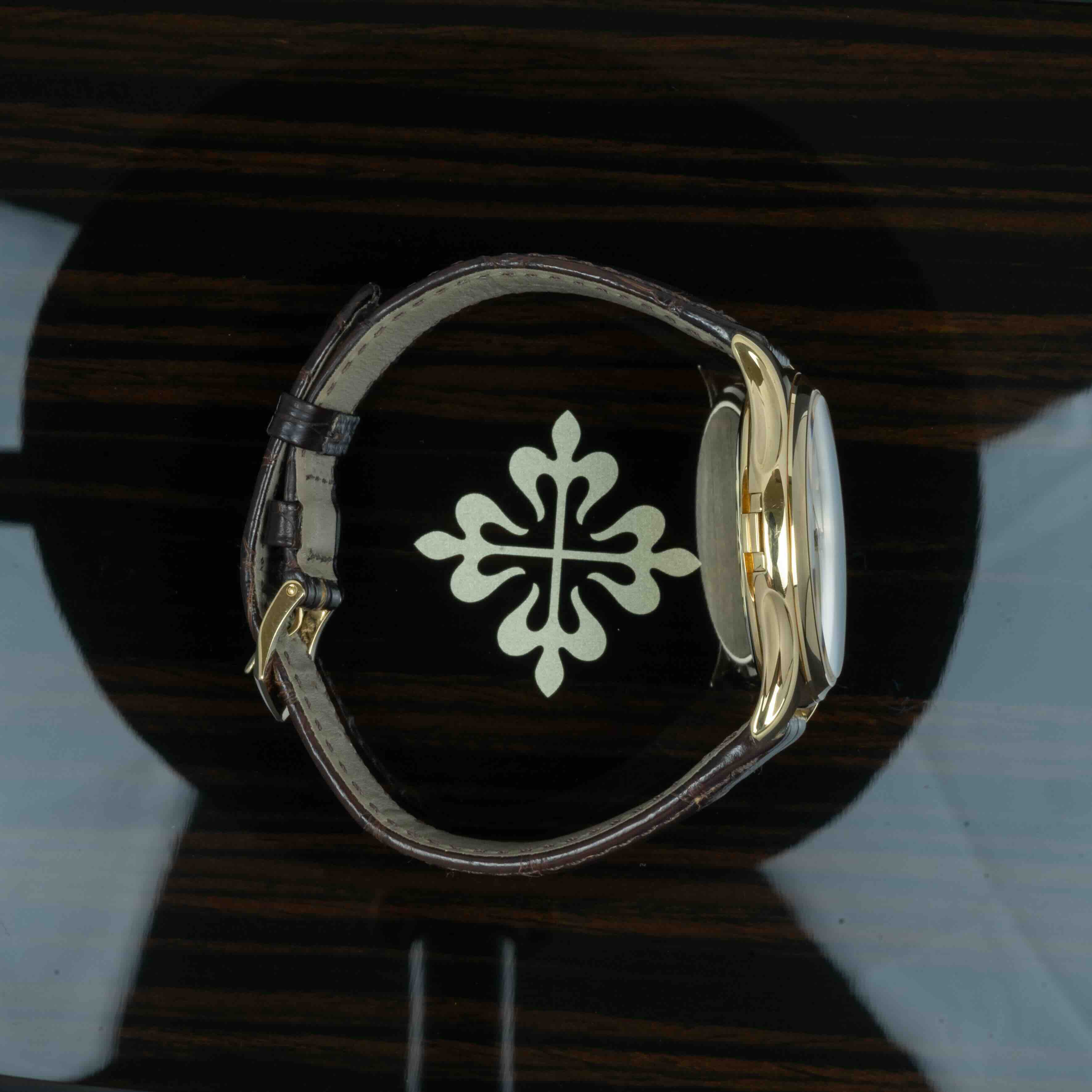 Patek Philippe Calatrava 5227J-001 Thumbnail 4