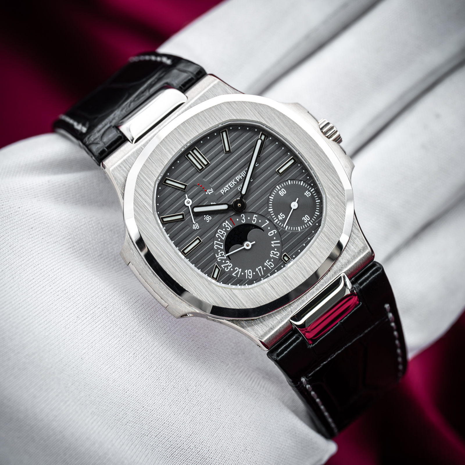 Patek Philippe Nautilus 5712G-001 Thumbnail 5