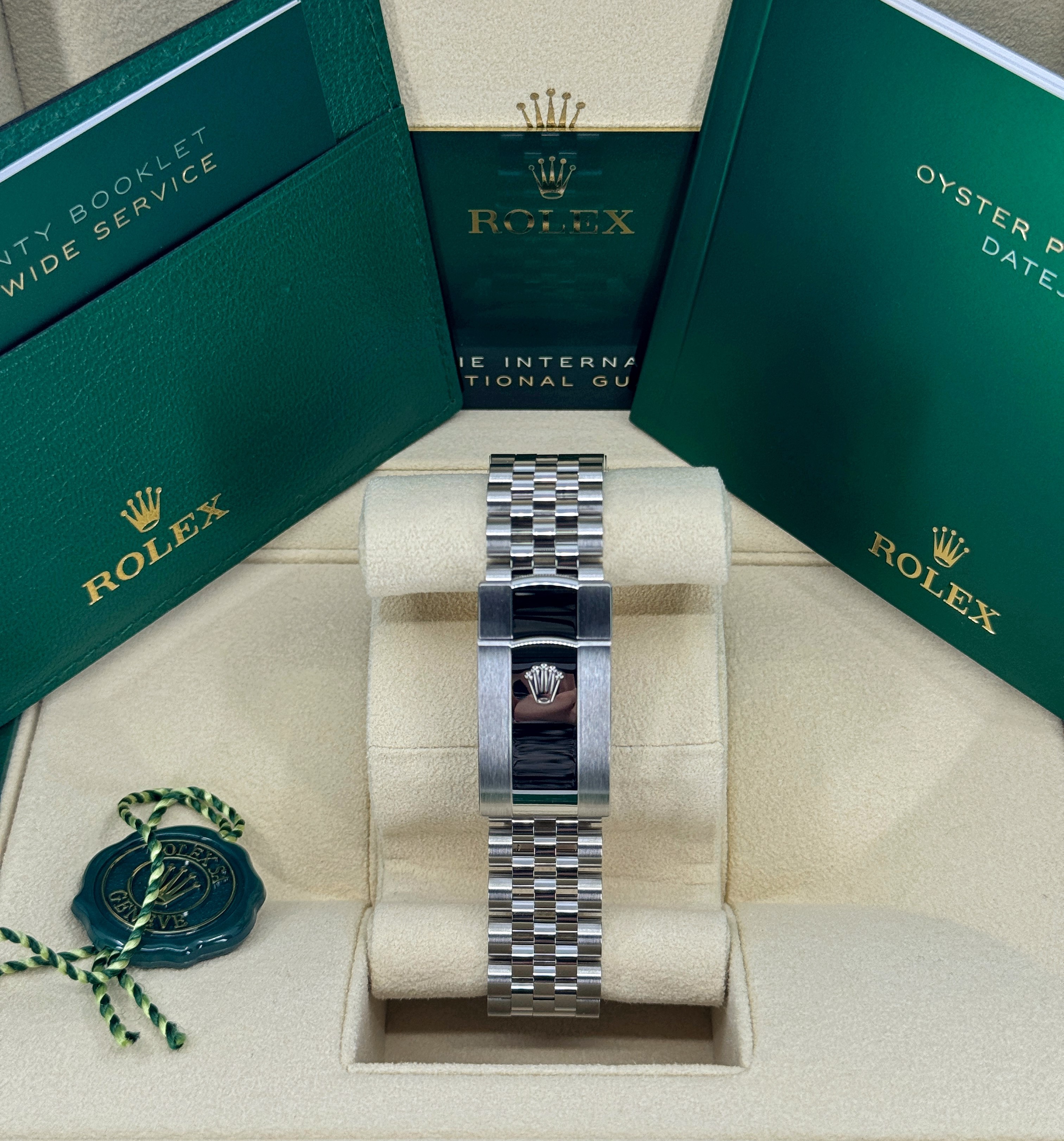 Rolex Datejust 126200 Thumbnail 3