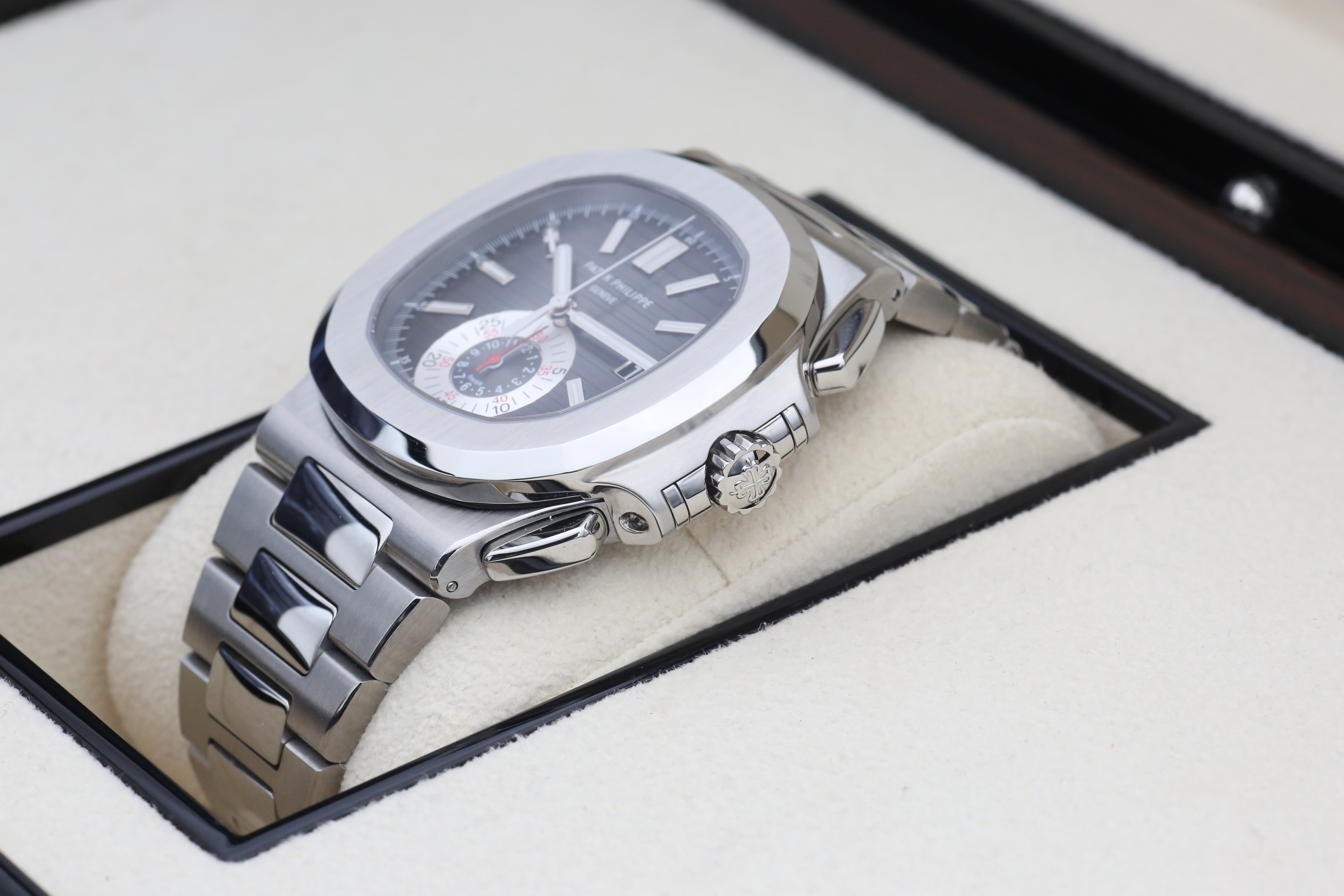 Patek Philippe Nautilus 5980/1A-014 Thumbnail 7