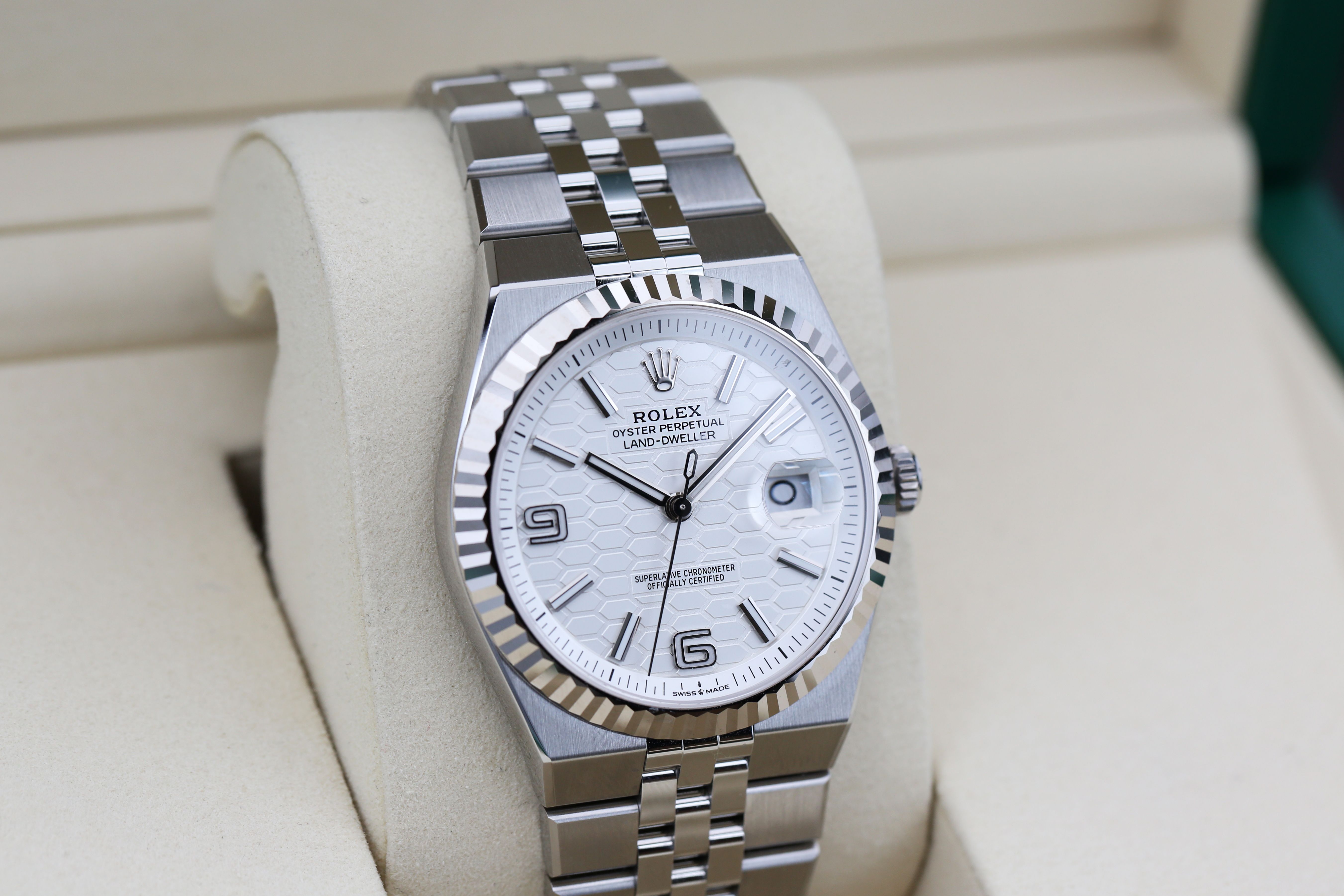 Rolex Land-Dweller 40 127334 Thumbnail 2