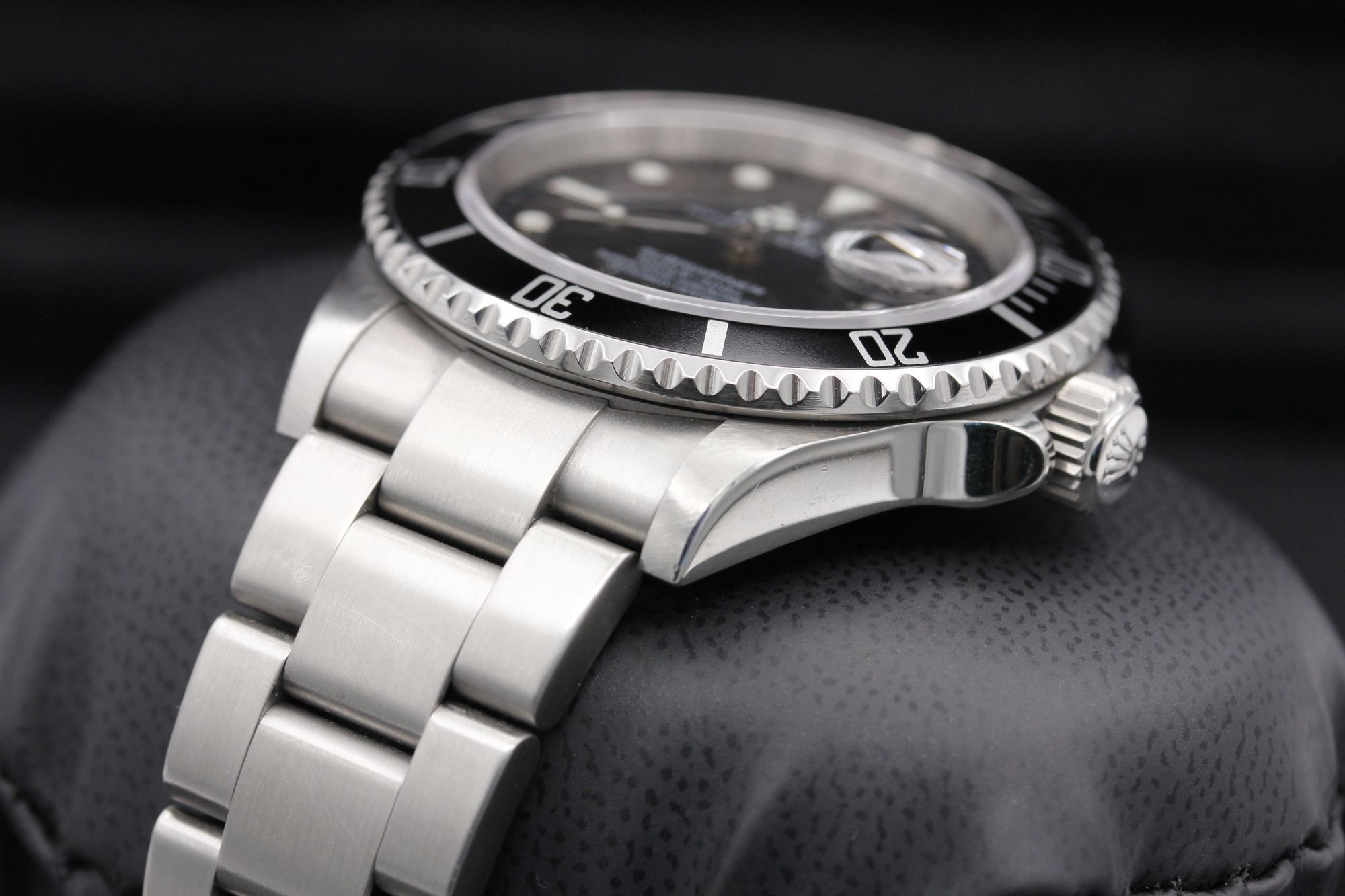 Rolex Submariner 16610 Thumbnail 2