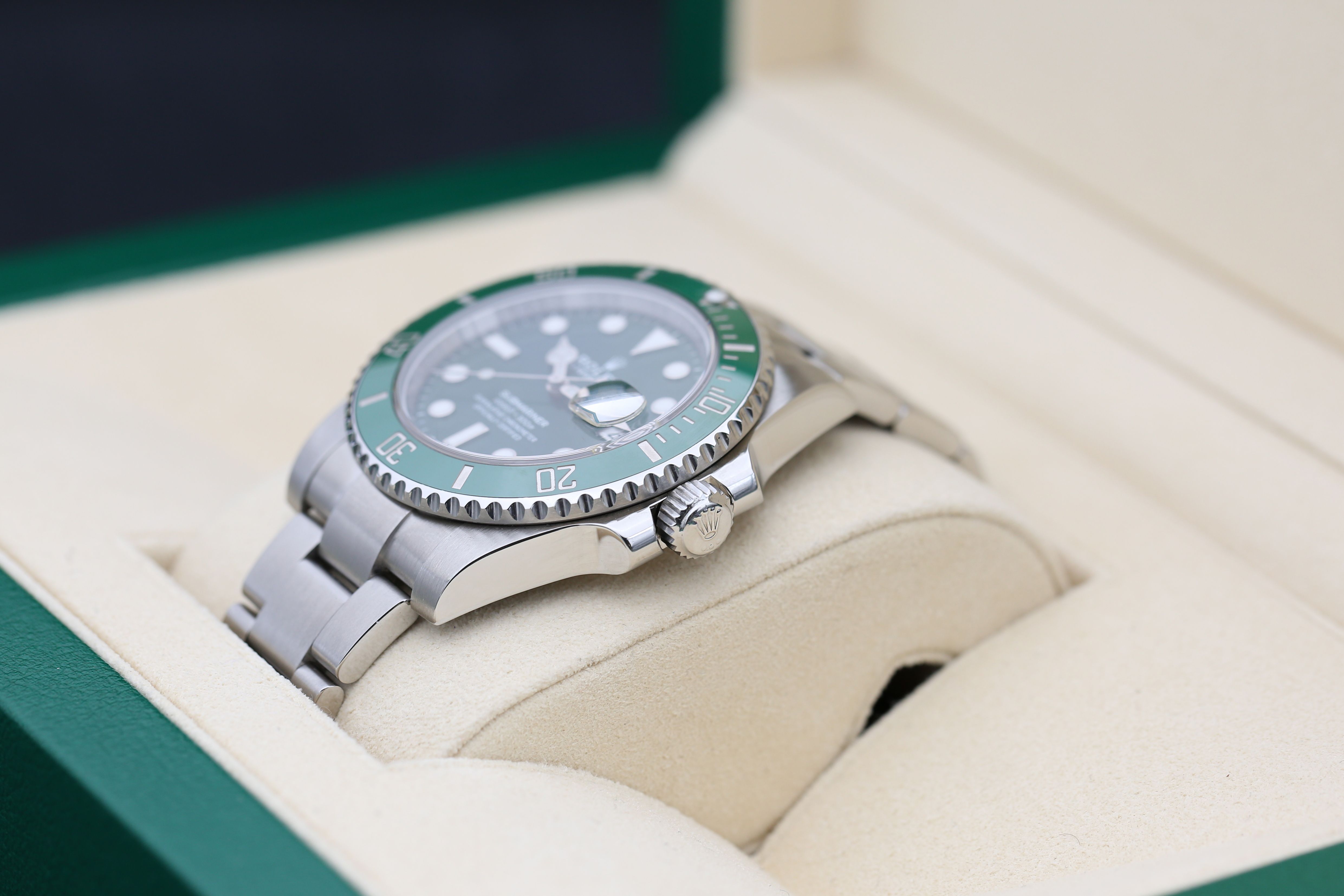 Rolex Submariner Hulk Thumbnail 6