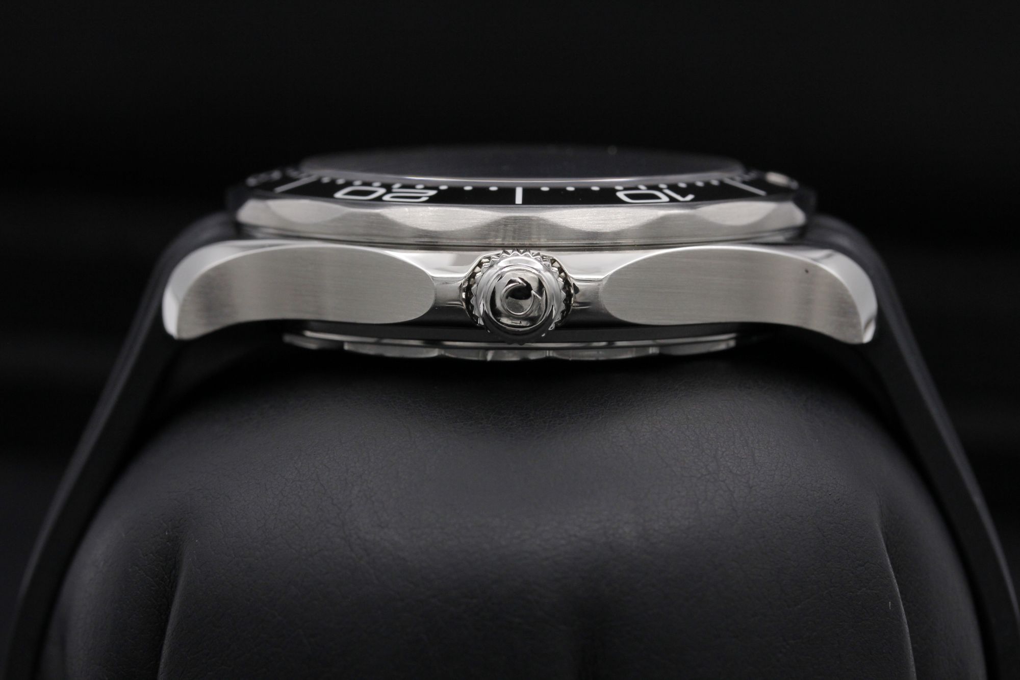 Omega Seamaster Diver 300m 210.32.42.20.04.001 Thumbnail 3