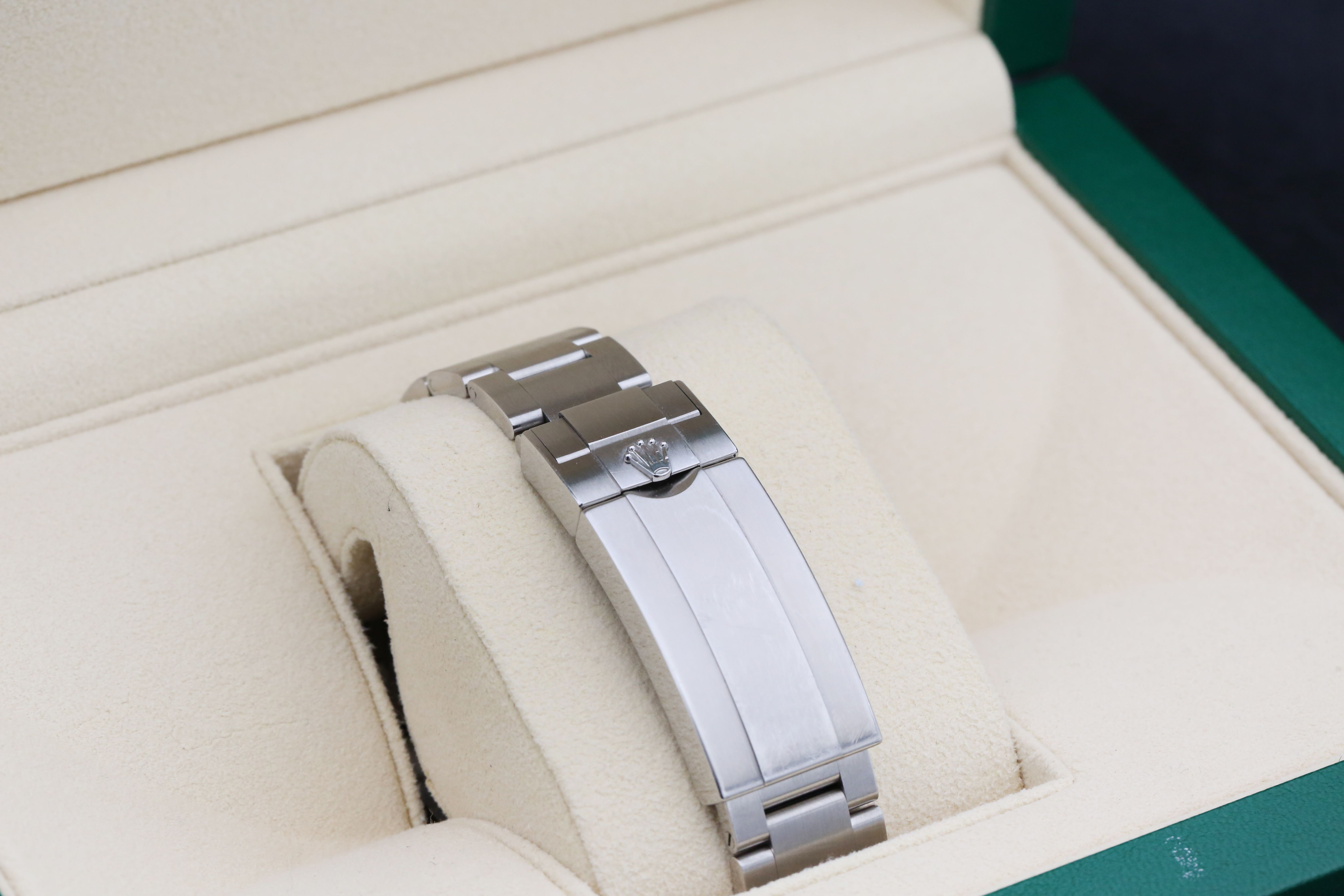 Rolex Submariner 124060 Thumbnail 3