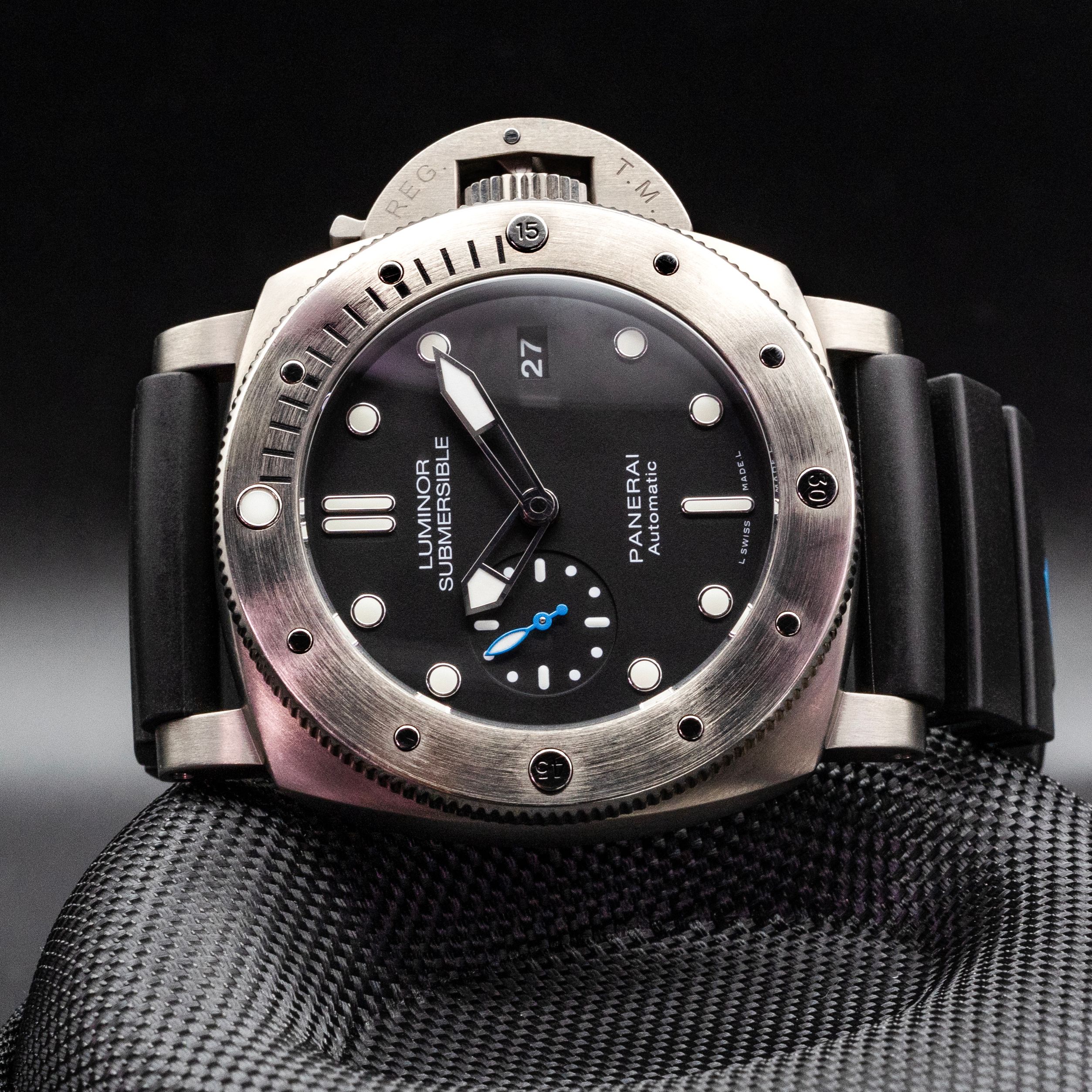 Panerai Submersible PAM01305 Thumbnail 2