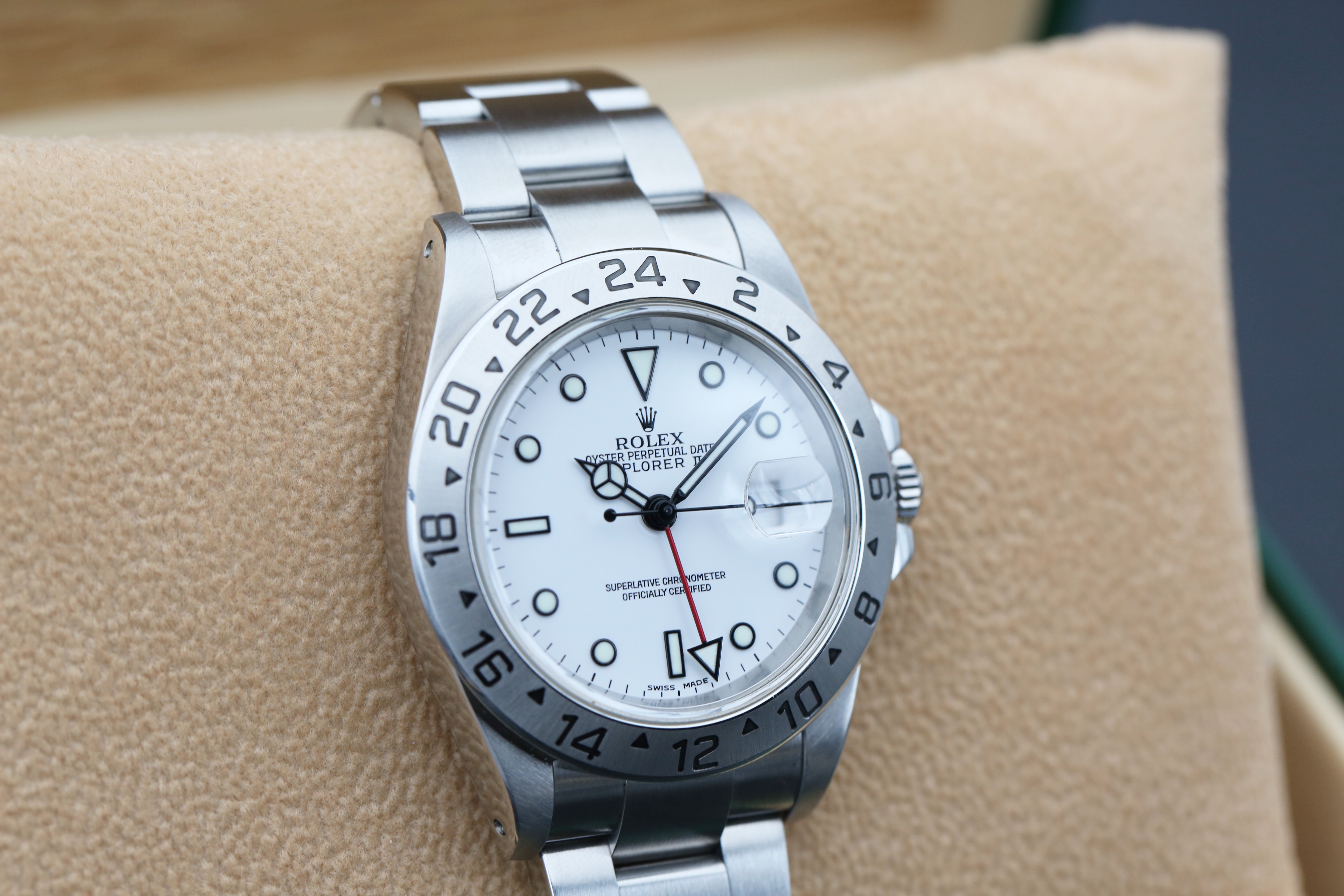 Rolex Explorer II 16570 Thumbnail 2