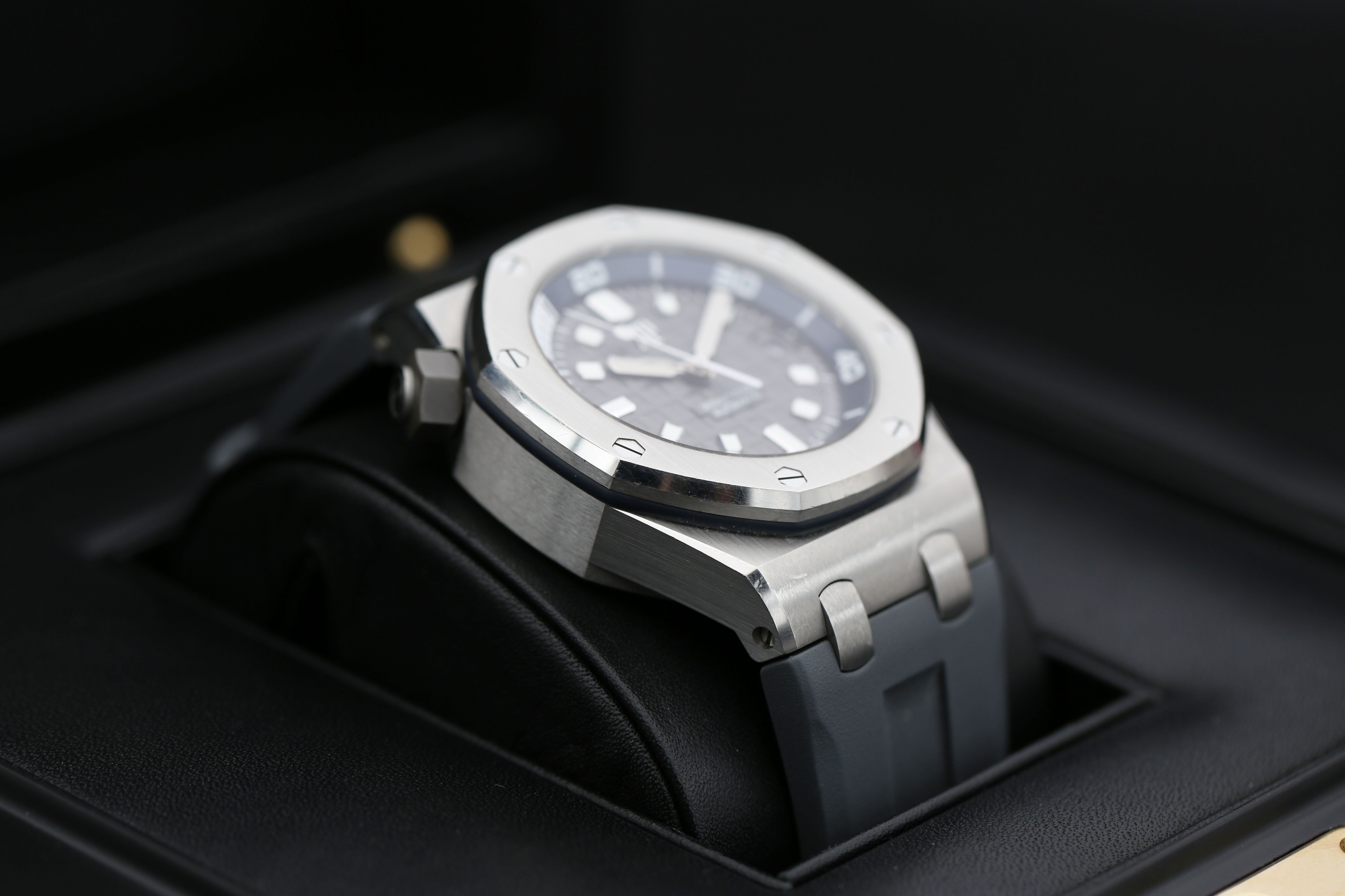 Audemars Piguet Royal Oak Offshore 15720ST.OO.A009CA.01 Thumbnail 7