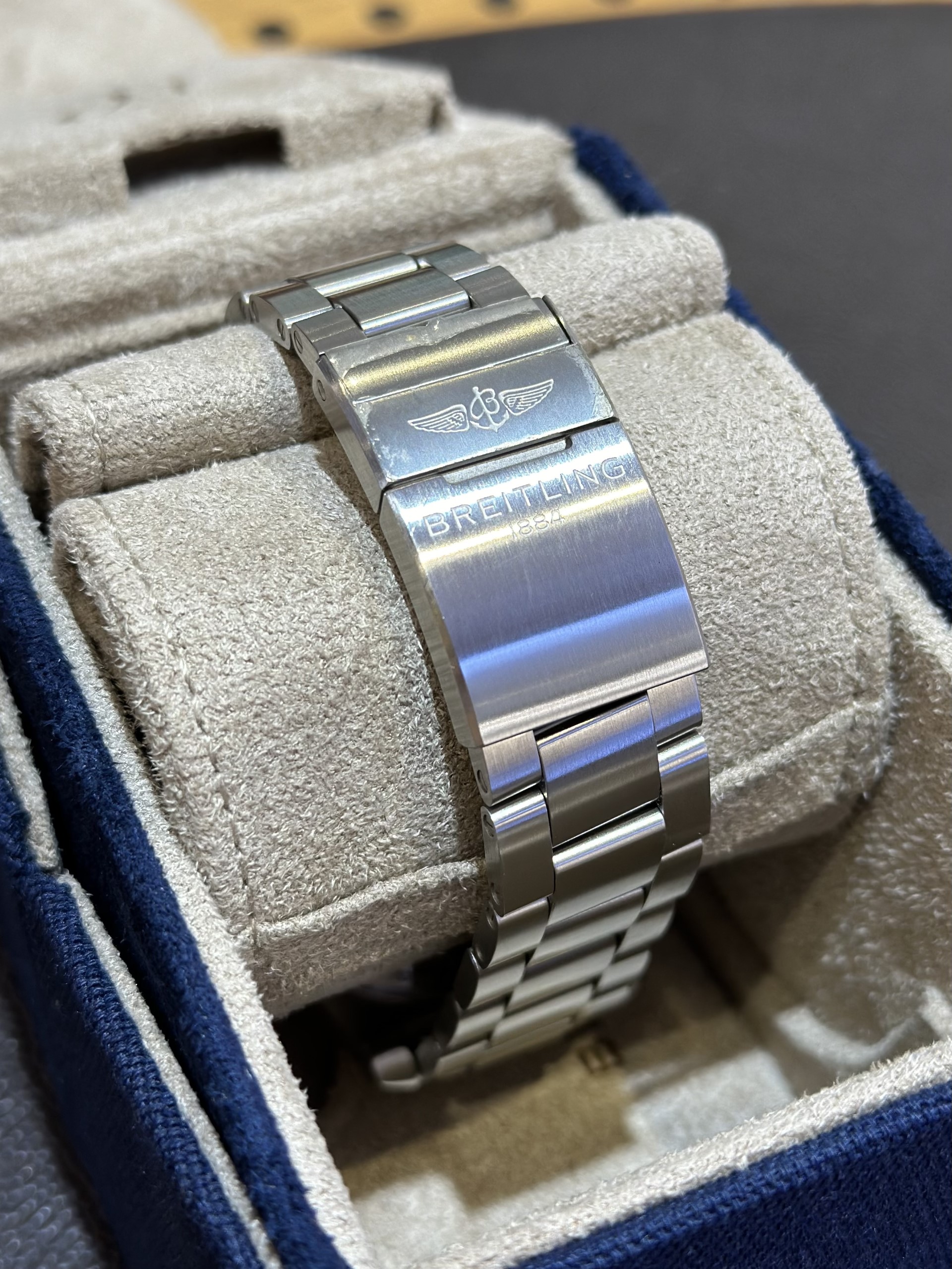 Breitling Avenger Chronograph 43 A13385 Thumbnail 3