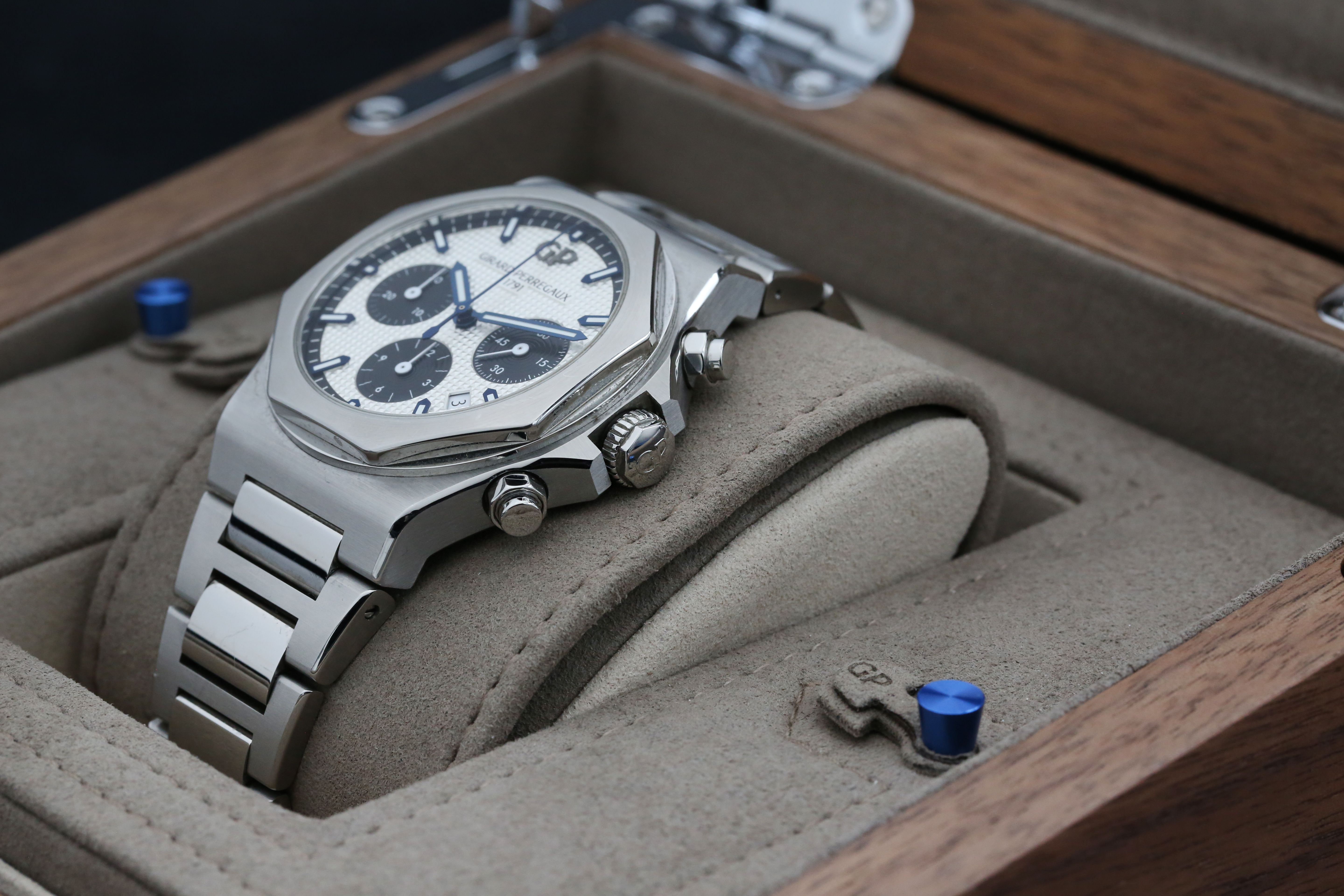 Girard Perregaux Laureato 81020-11-131-11A Thumbnail 6