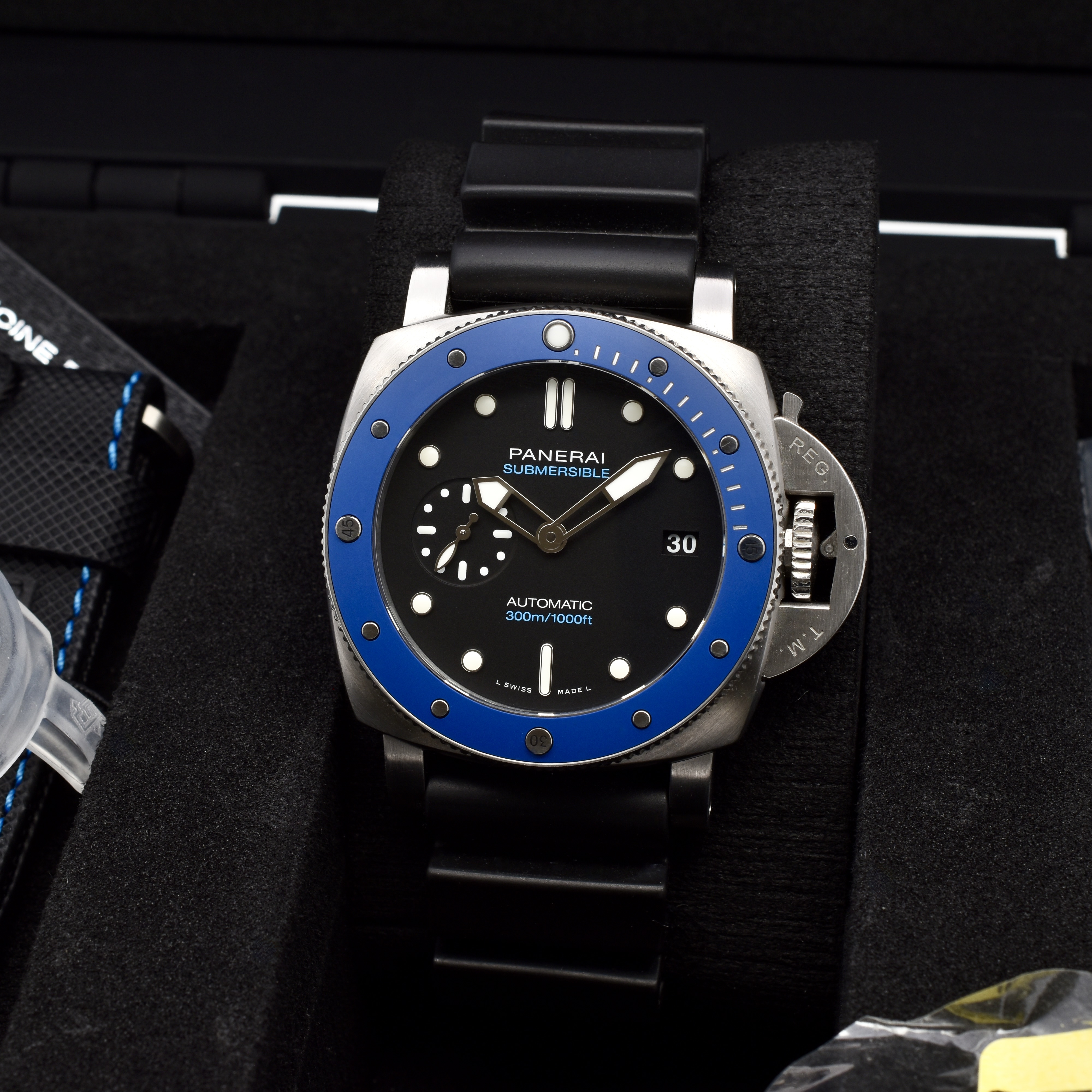 Panerai Submersible PAM01209 Thumbnail 5