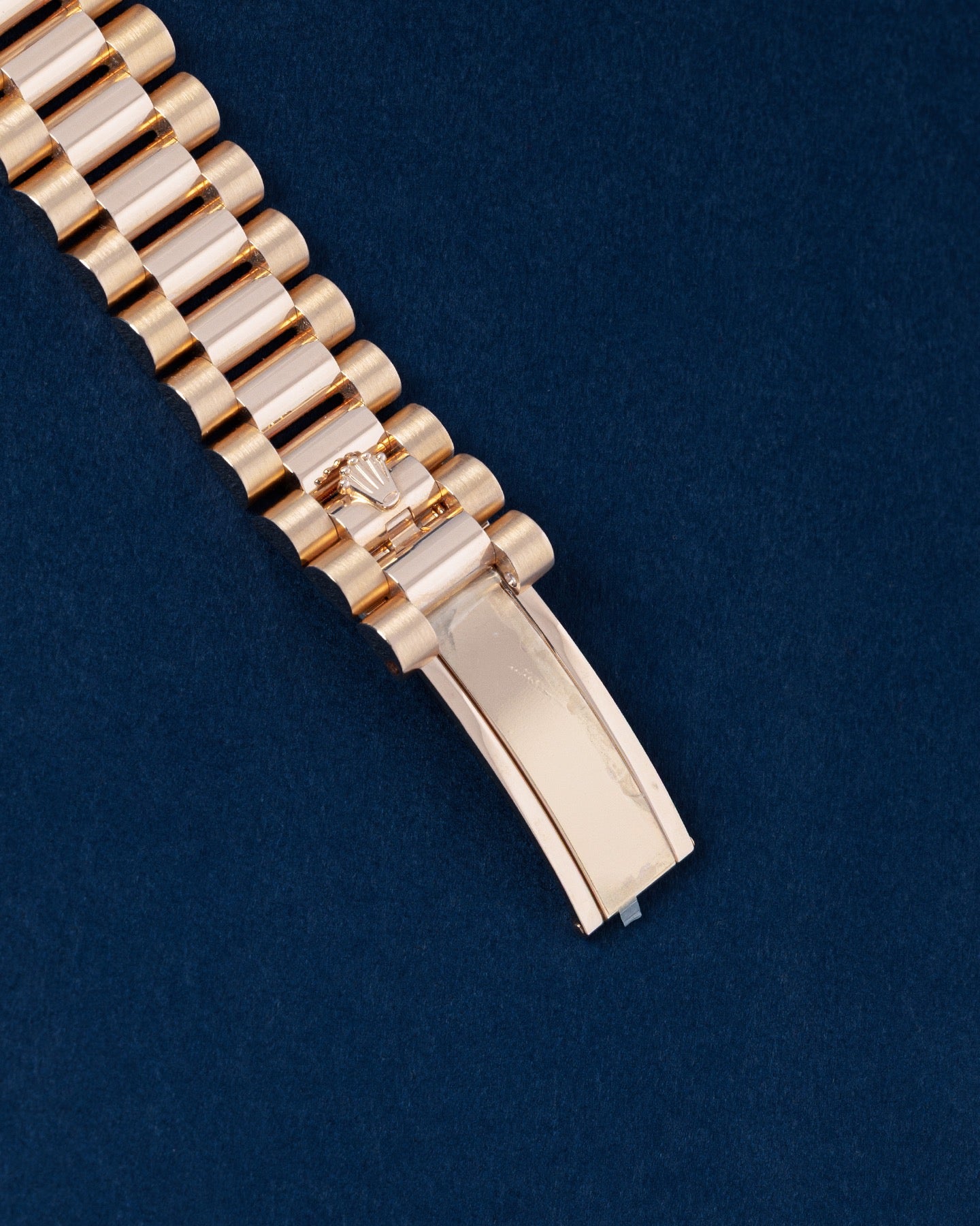 Rolex Day-Date II 218235 Thumbnail 3