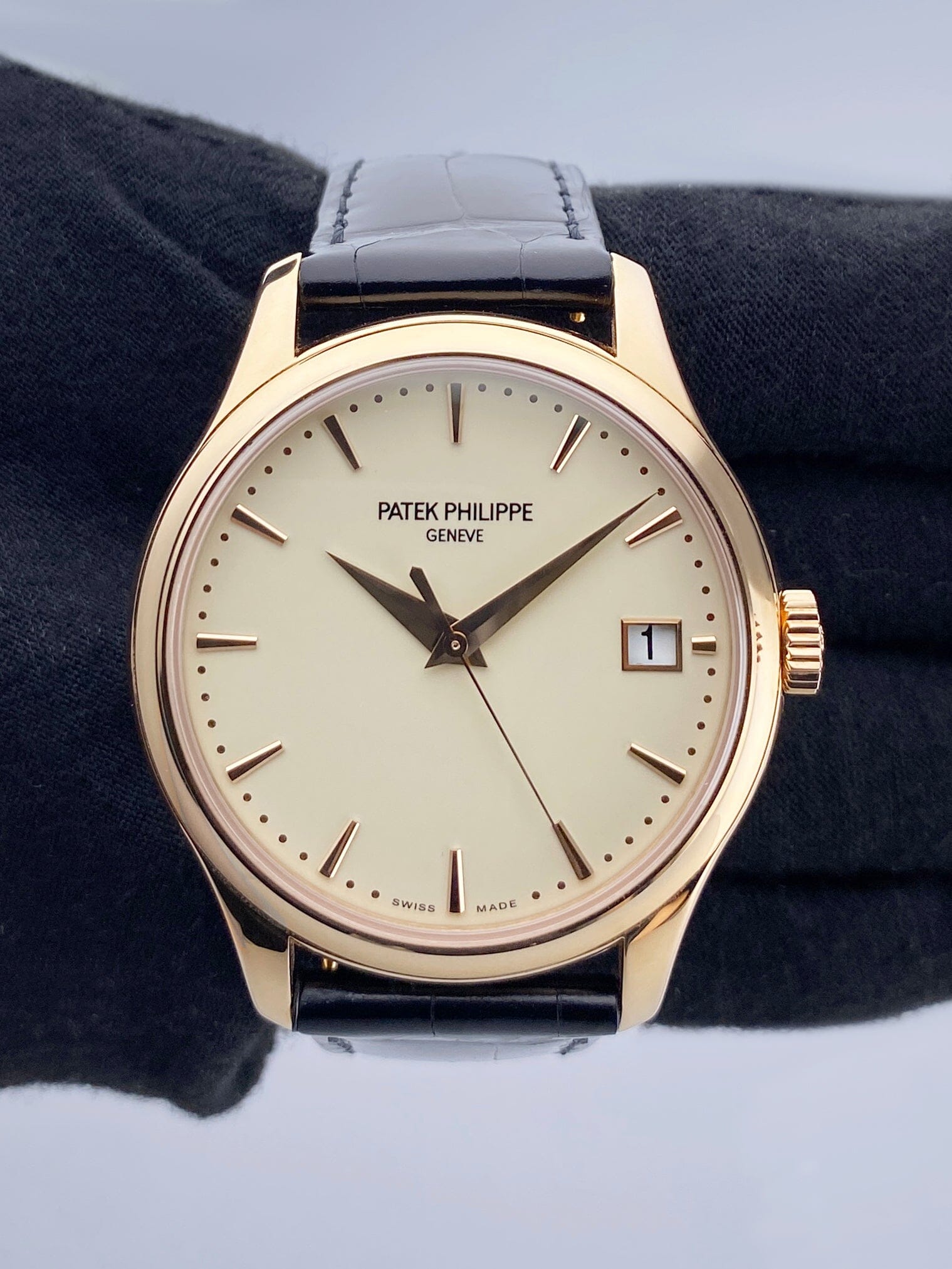 Patek Philippe Calatrava 5227J-001 Thumbnail 2