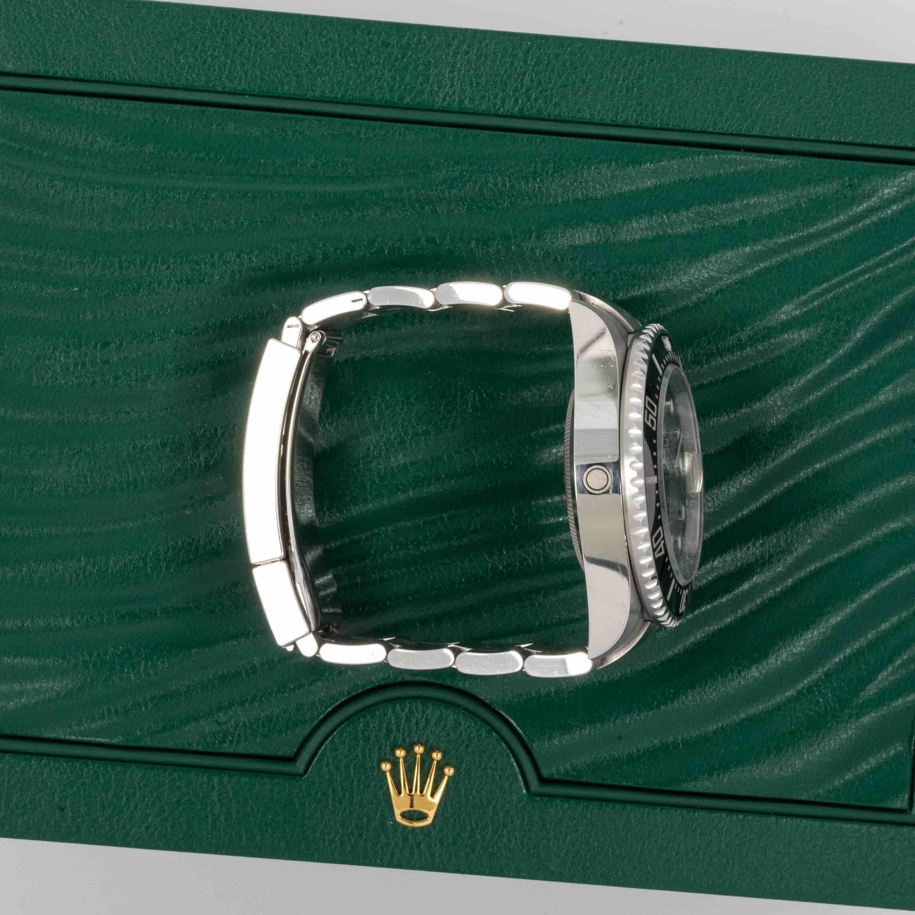 Rolex Sea-Dweller 126600 Thumbnail 4