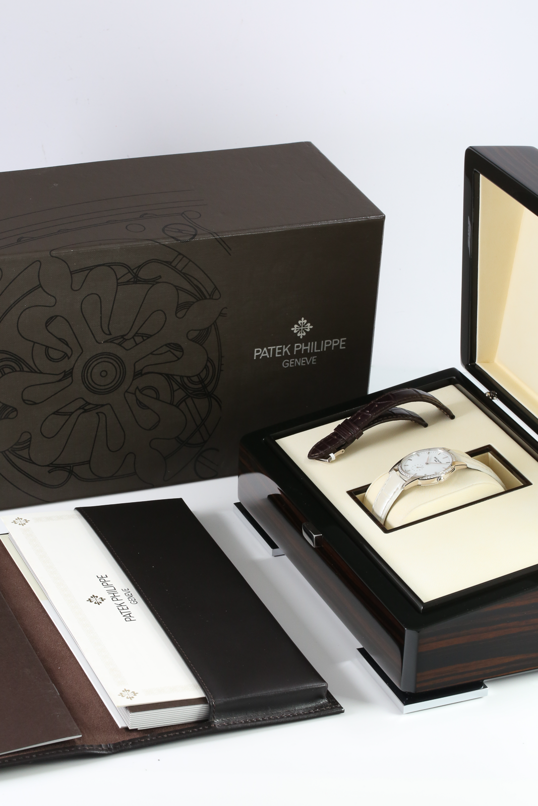 Patek Philippe Calatrava 7122/200G-001 Thumbnail 7