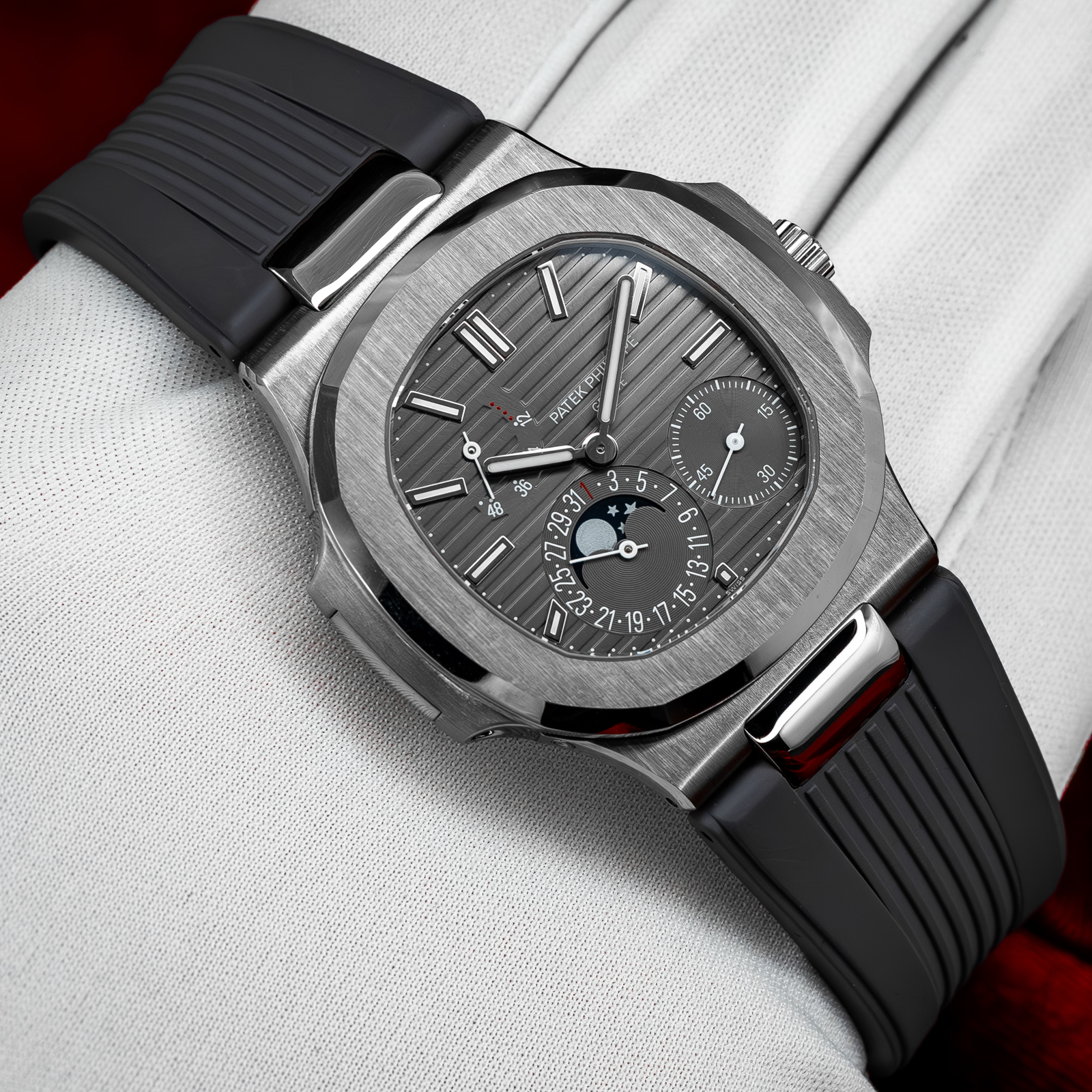 Patek Philippe Nautilus 5712G-001 Thumbnail 5