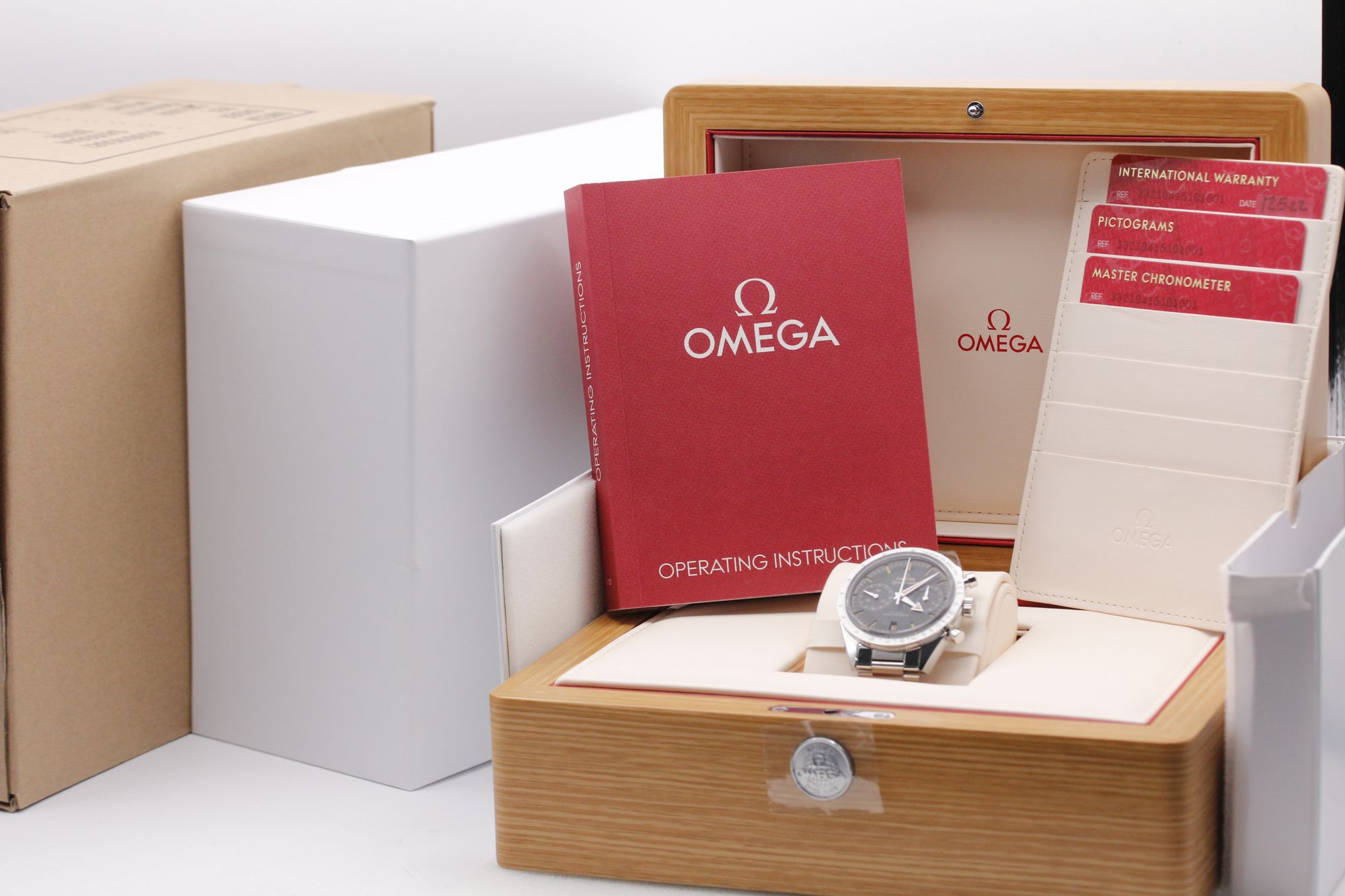 Omega Speedmaster 57 332.10.41.51.01.001 Thumbnail 5