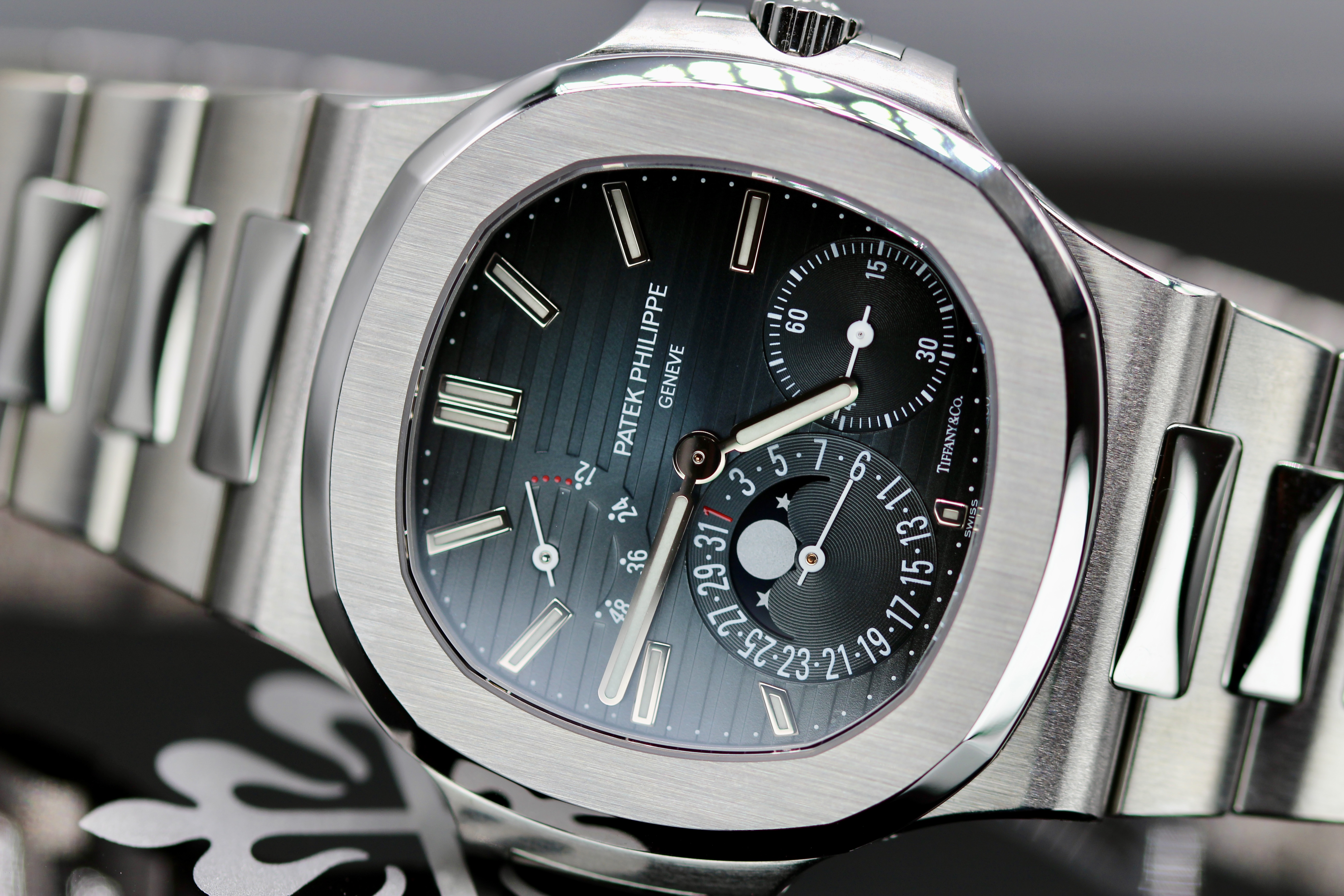 Patek Philippe Nautilus 5712/1A-001 Thumbnail 6