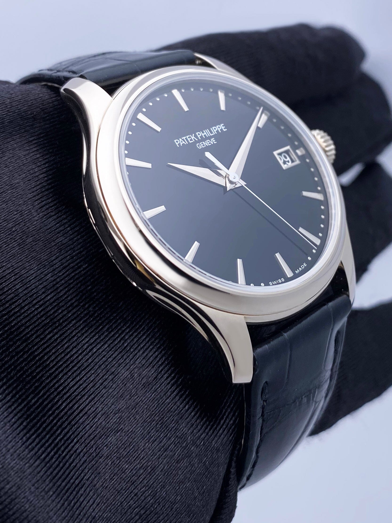 Patek Philippe Calatrava 5227G-010 Thumbnail 3
